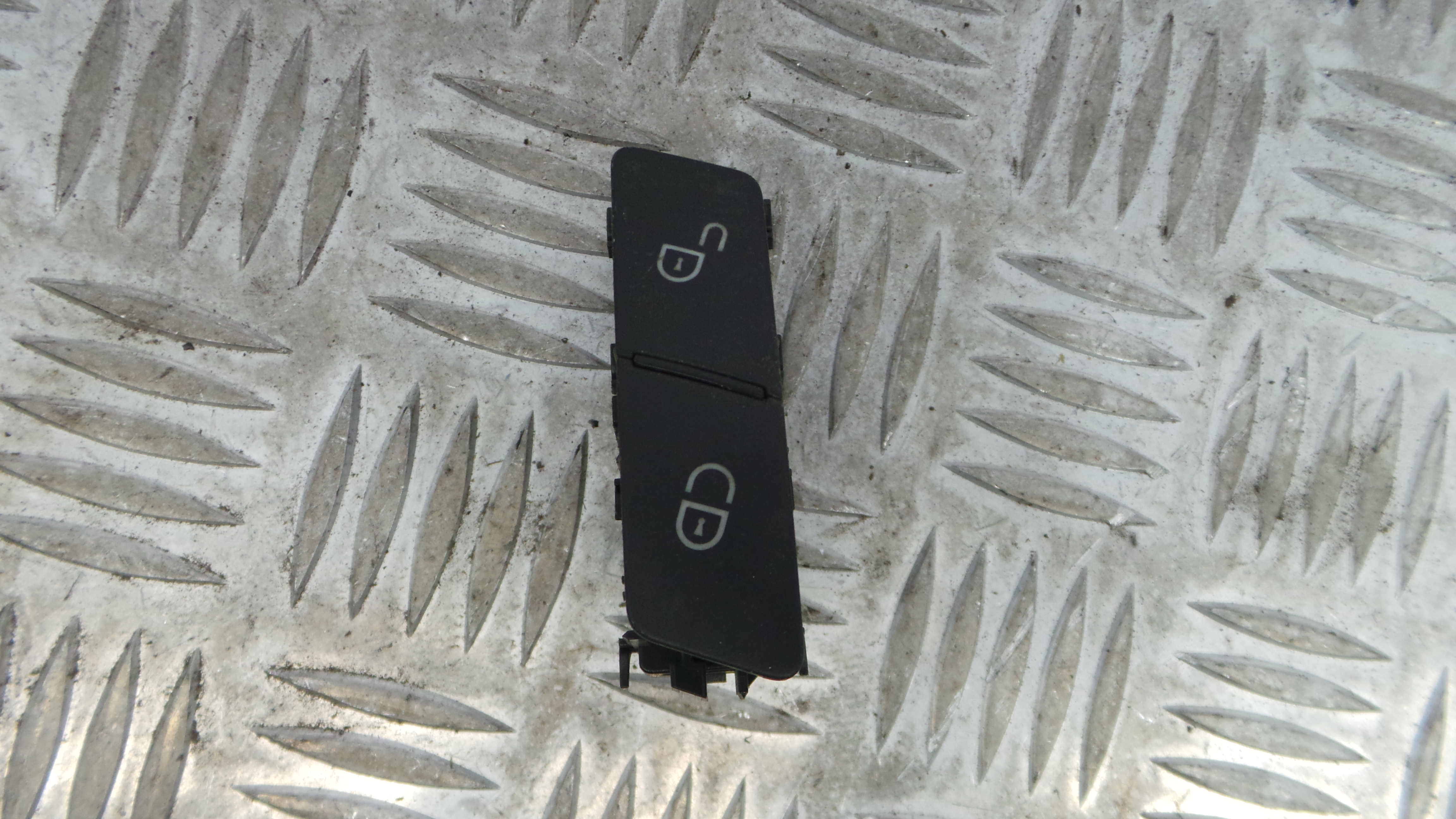 	Interruptor / Comando Fecho Central A2048706310 - MERCEDES-BENZ C-CLASS (W204)-33194783