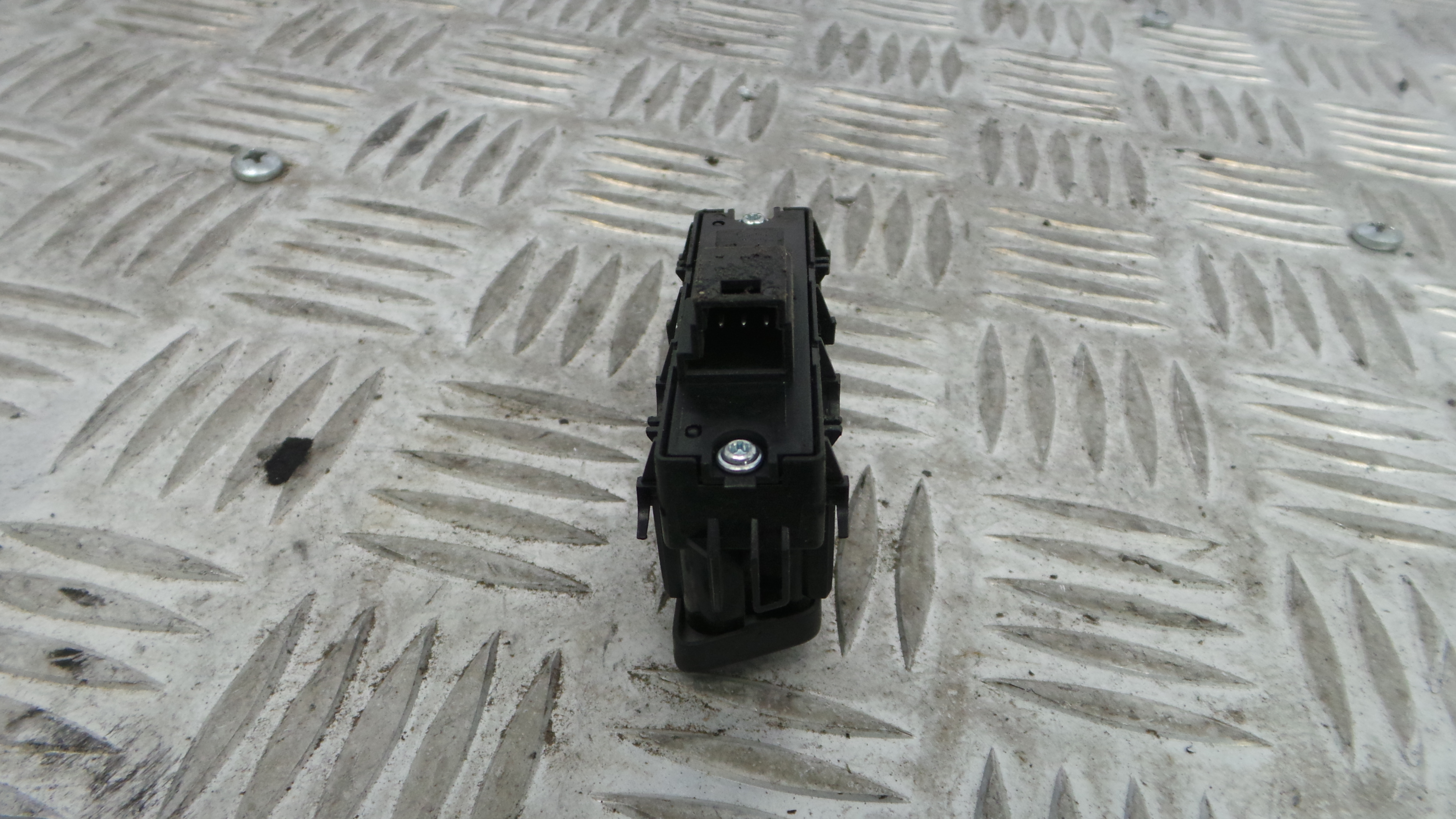 Interruptor / Comando Fecho Central A2048706310 - MERCEDES-BENZ C-CLASS (W204)-33194783