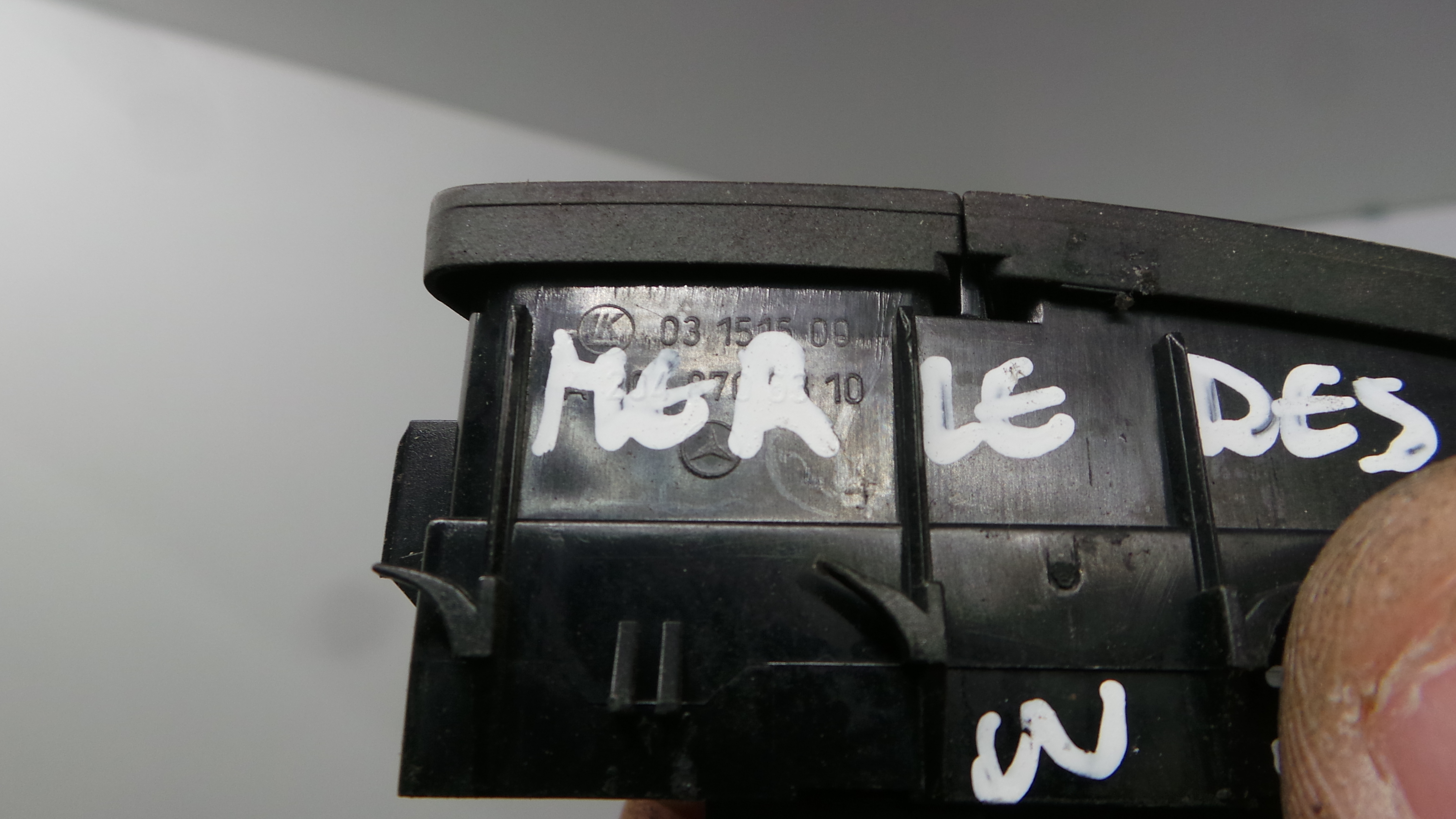 Interruptor / Comando Fecho Central A2048706310 - MERCEDES-BENZ C-CLASS (W204)-33194783