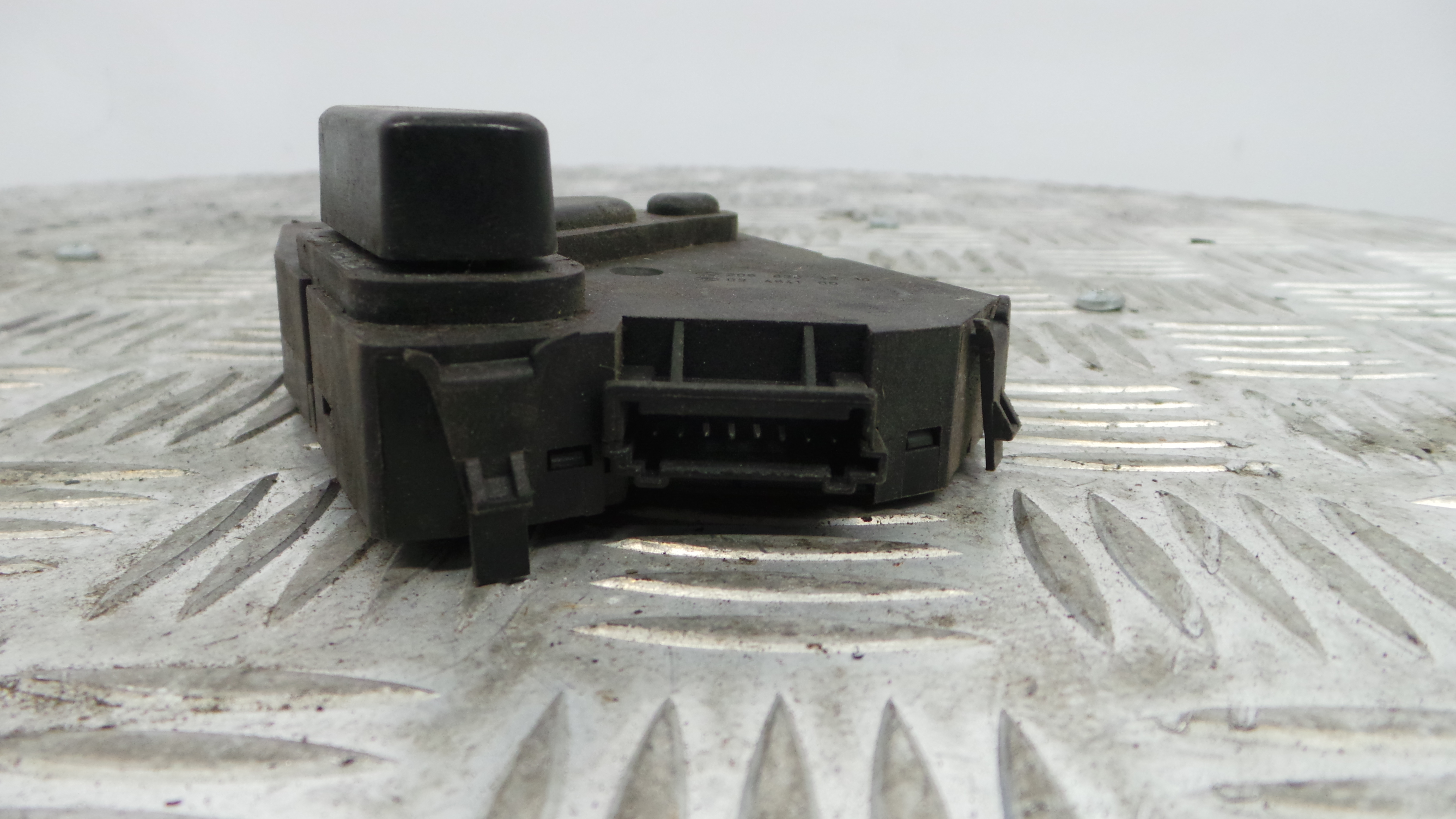 Botão dos Bancos 2088204310 - MERCEDES-BENZ CLK (C208)-33194804