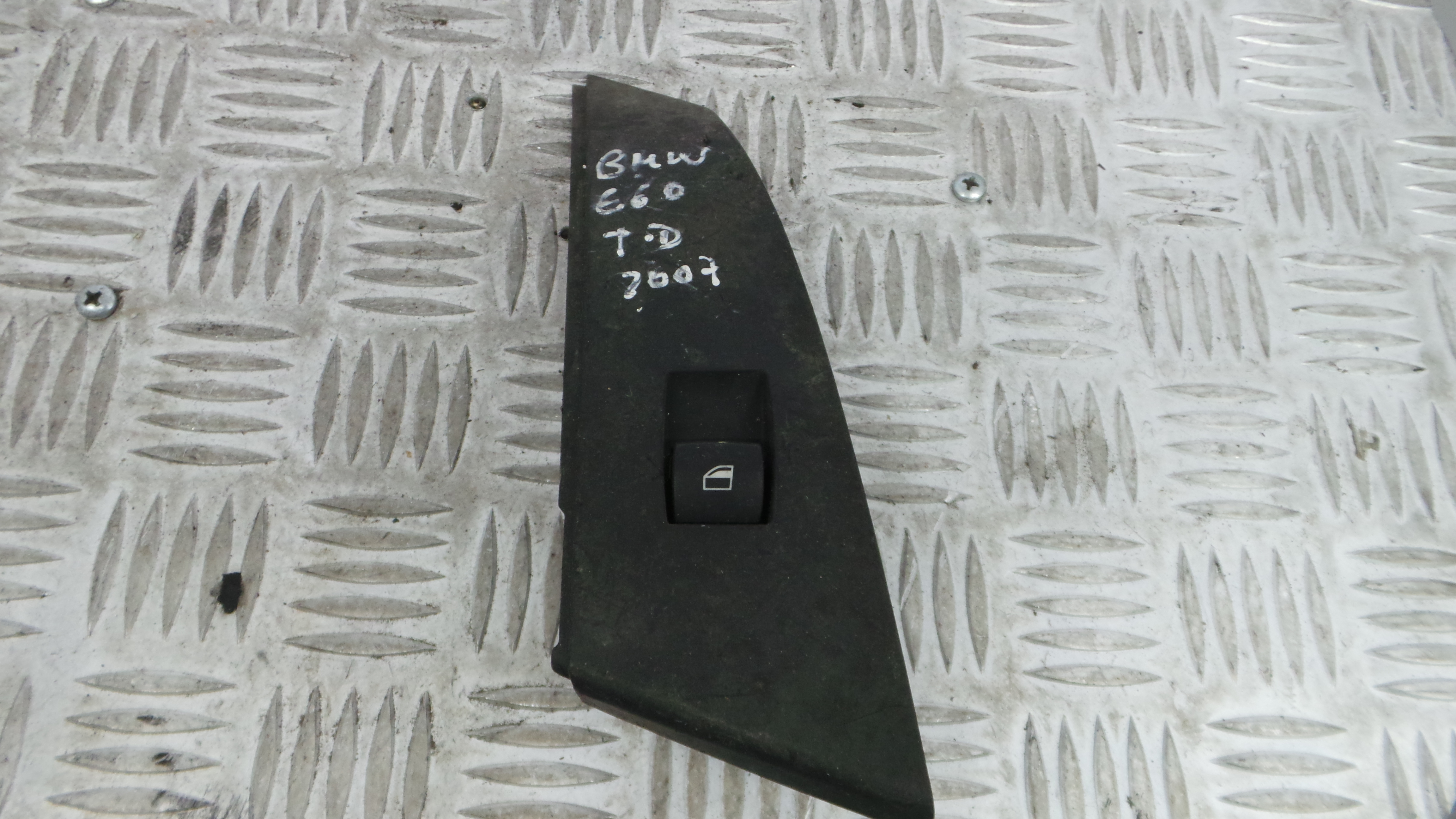 Interruptor / Comando Elevador Vidro Trás Dto 6951965 - BMW 5 (E60)-33194838 Interruptor / Comando Elevador Vidro Trás Dto 6951965 - BMW 5 (E60)-33194838