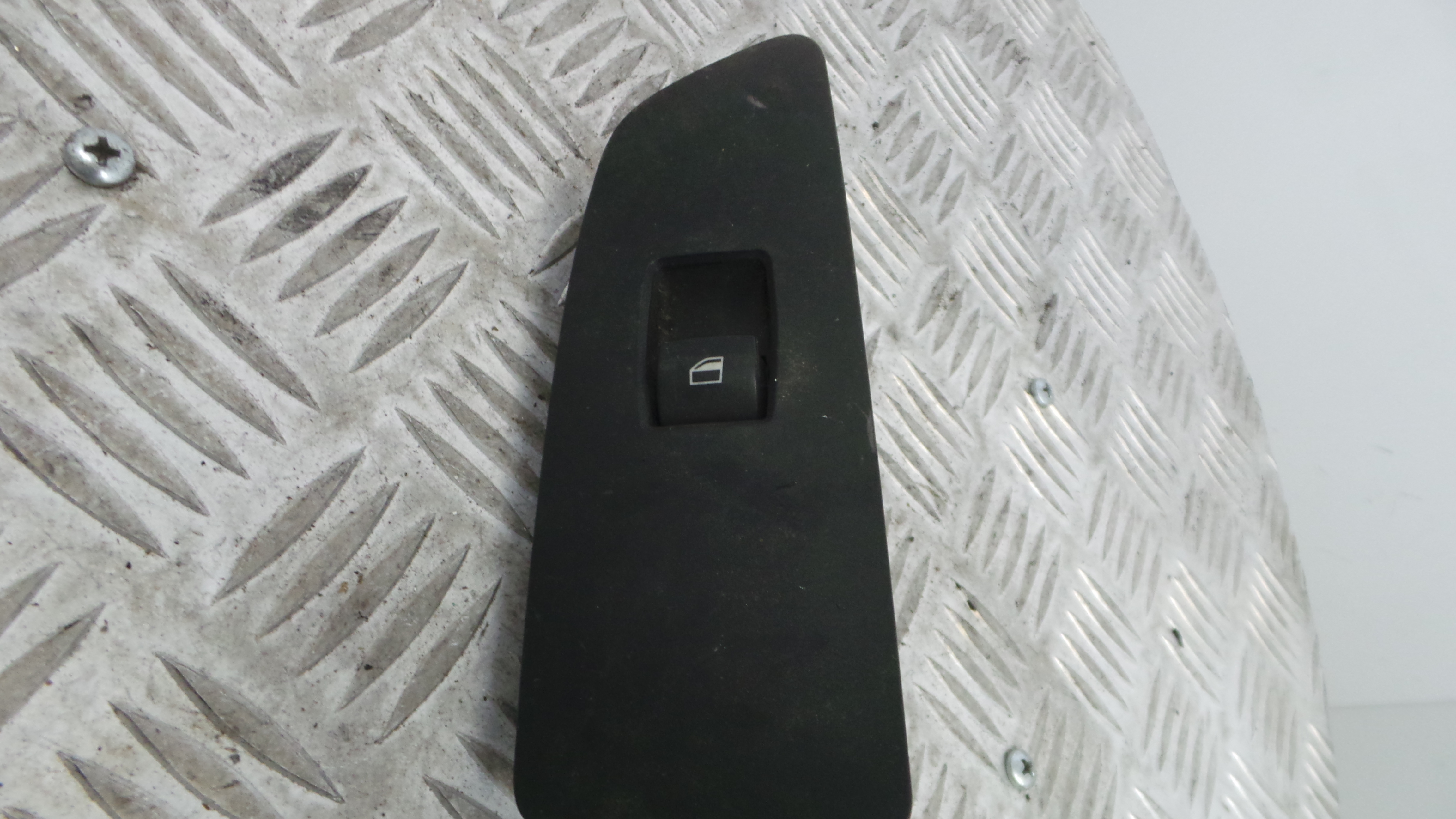 Interruptor / Comando Elevador Vidro Frente Dto  6970242 - BMW 1 (E87)-33194849 Interruptor / Comando Elevador Vidro Frente Dto  6970242 - BMW 1 (E87)-33194849