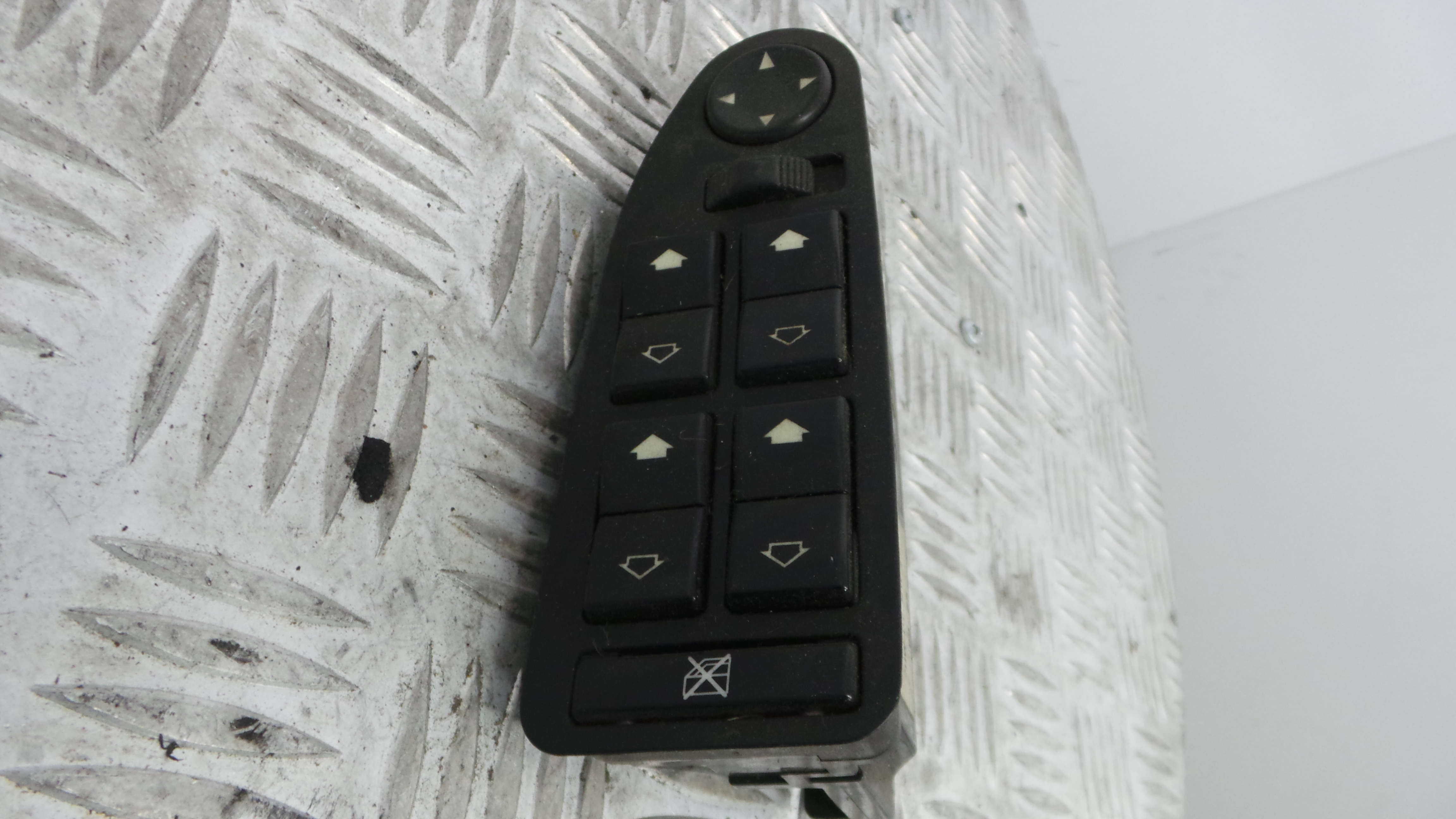 Interruptor / Comando Elevador Vidro Frente Esq  8380646 - BMW 5 (E39)-33194856 Interruptor / Comando Elevador Vidro Frente Esq  8380646 - BMW 5 (E39)-33194856