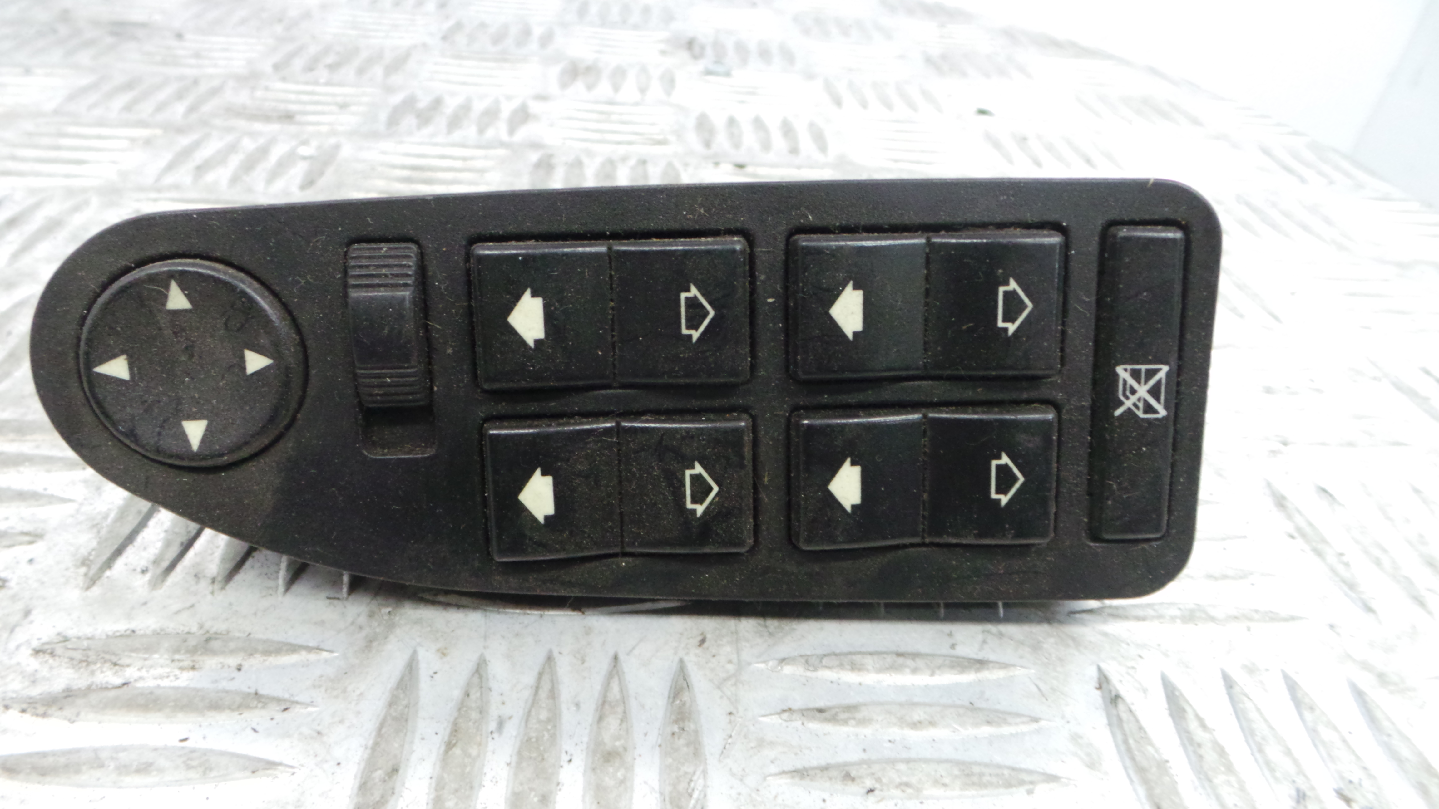Interruptor / Comando Elevador Vidro Frente Esq  8368966 - BMW 5 (E39)-33194864 Interruptor / Comando Elevador Vidro Frente Esq  8368966 - BMW 5 (E39)-33194864