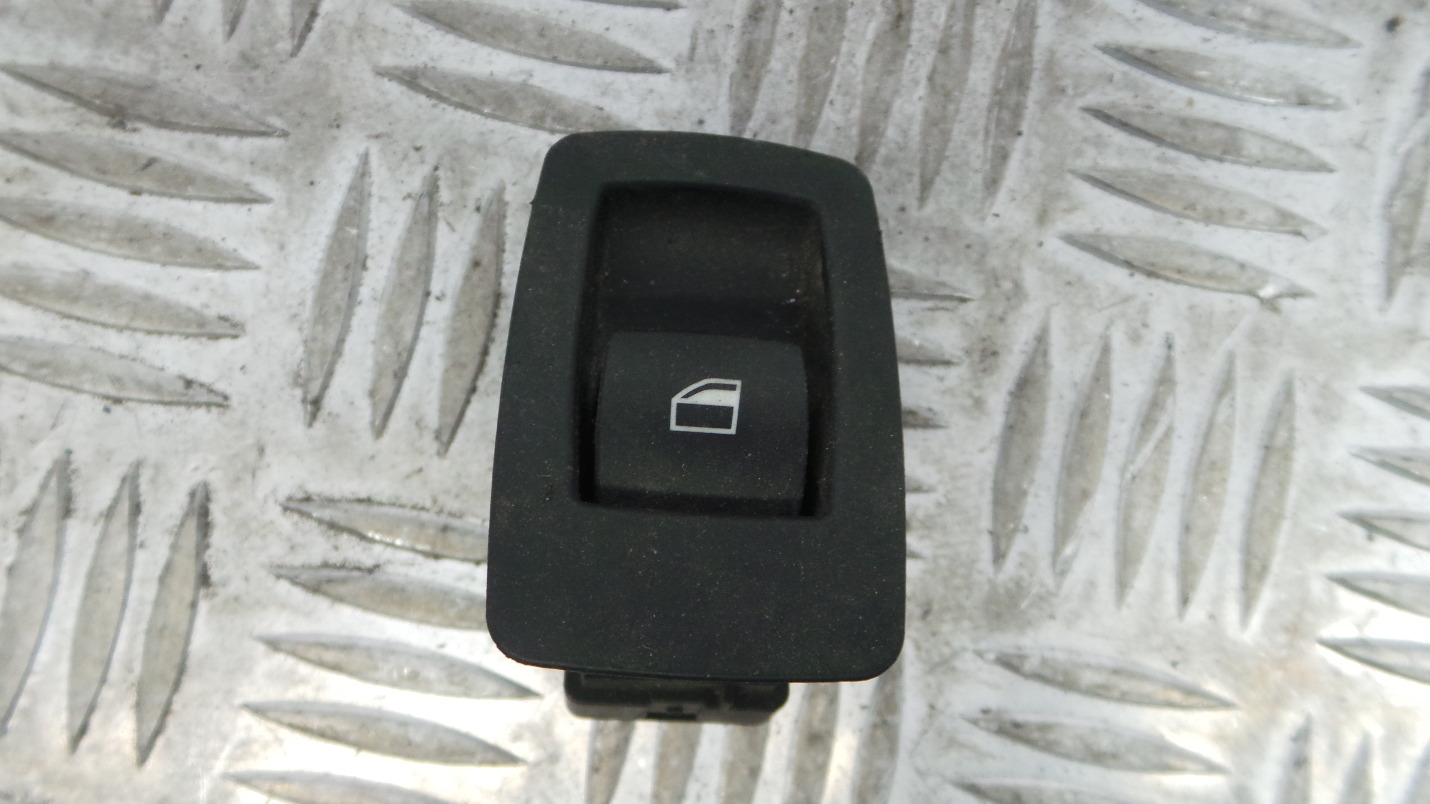 Interruptor / Comando Elevador Vidro Frente Dto  6945874 - BMW 1 (E87)-33194872 Interruptor / Comando Elevador Vidro Frente Dto  6945874 - BMW 1 (E87)-33194872
