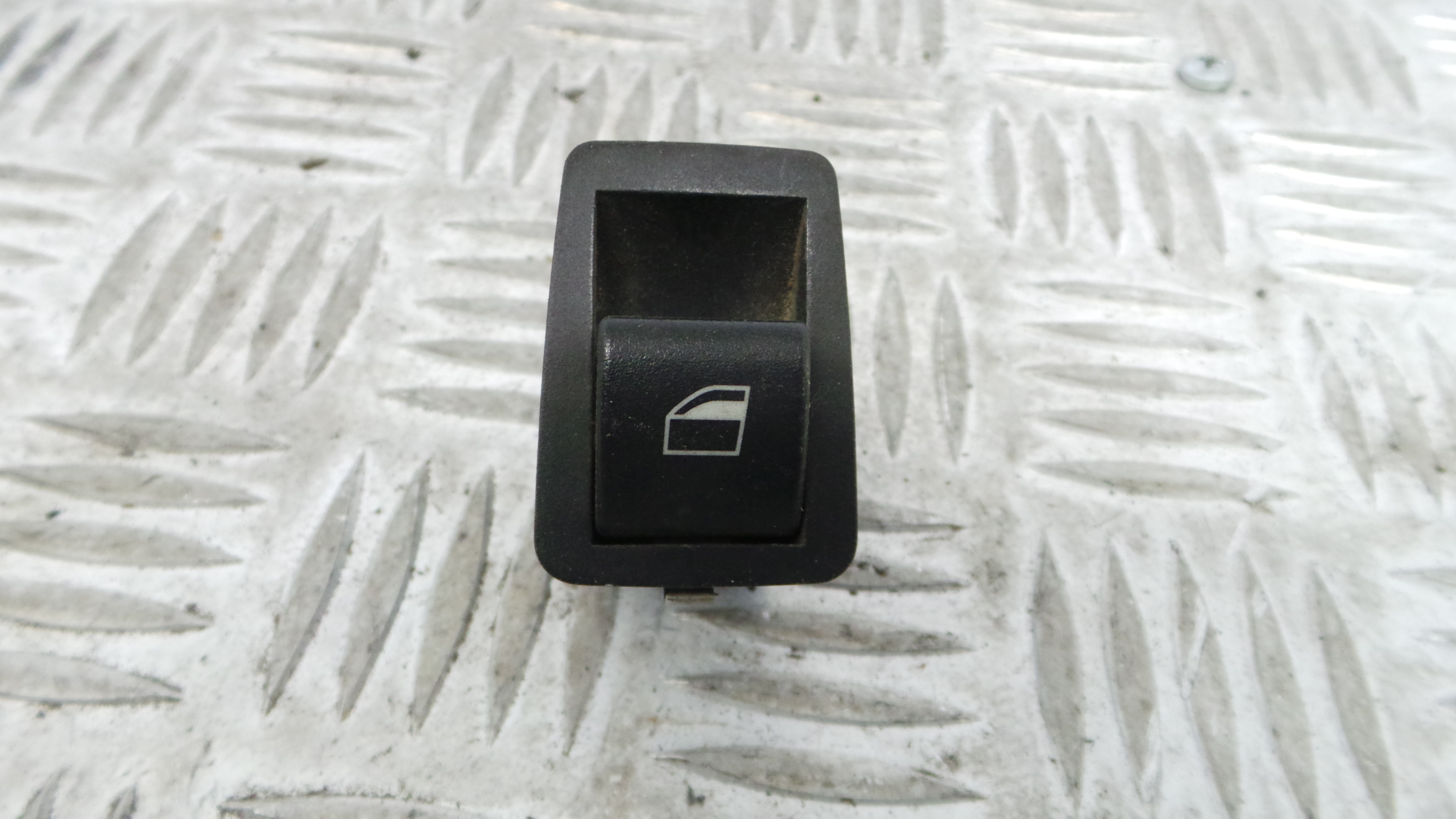 Interruptor / Comando Elevador Vidro Trás Esq 6902174 - BMW 3 (E46)-33194887