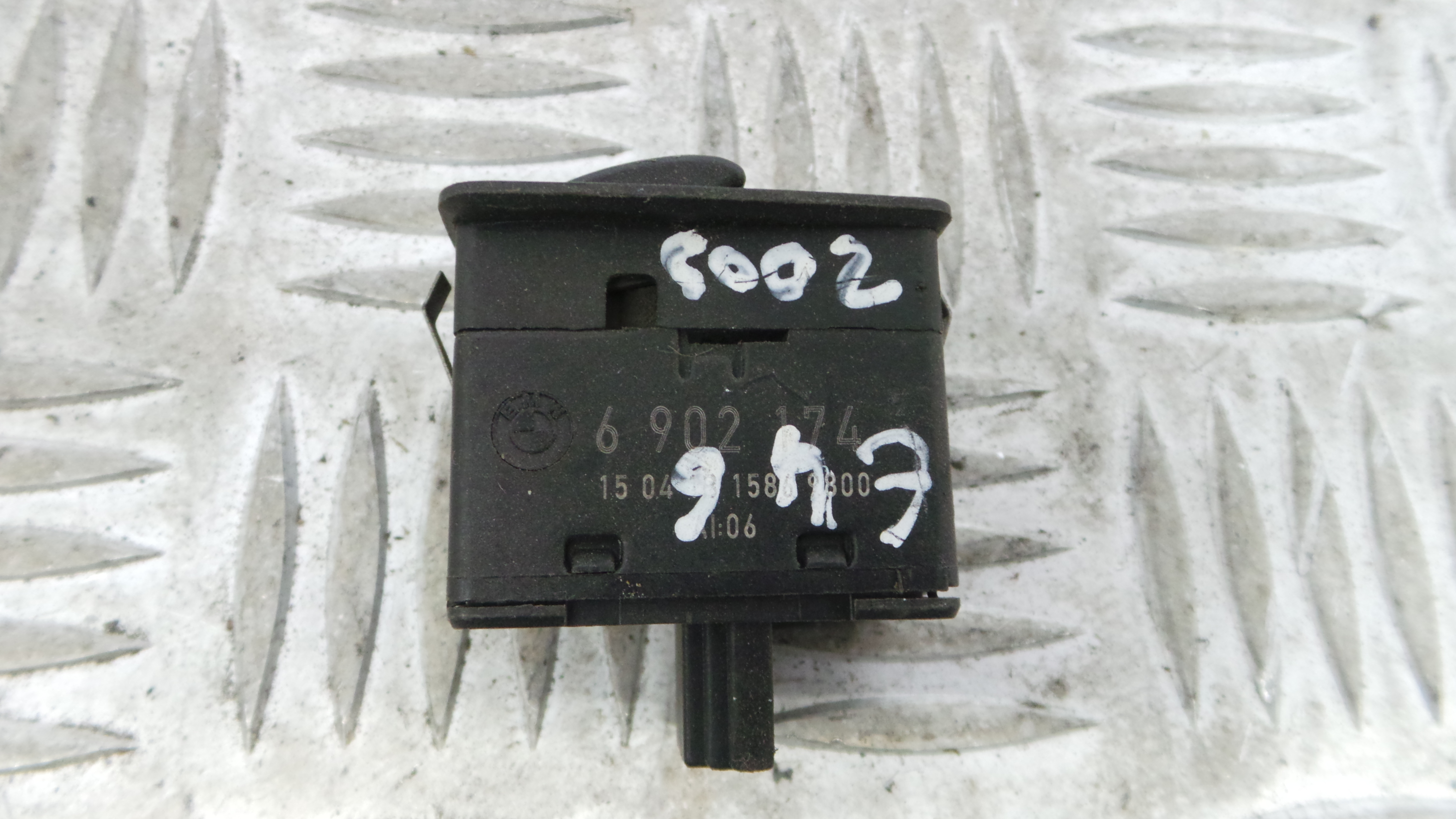Interruptor / Comando Elevador Vidro Trás Esq 6902174 - BMW 3 (E46)-33194887