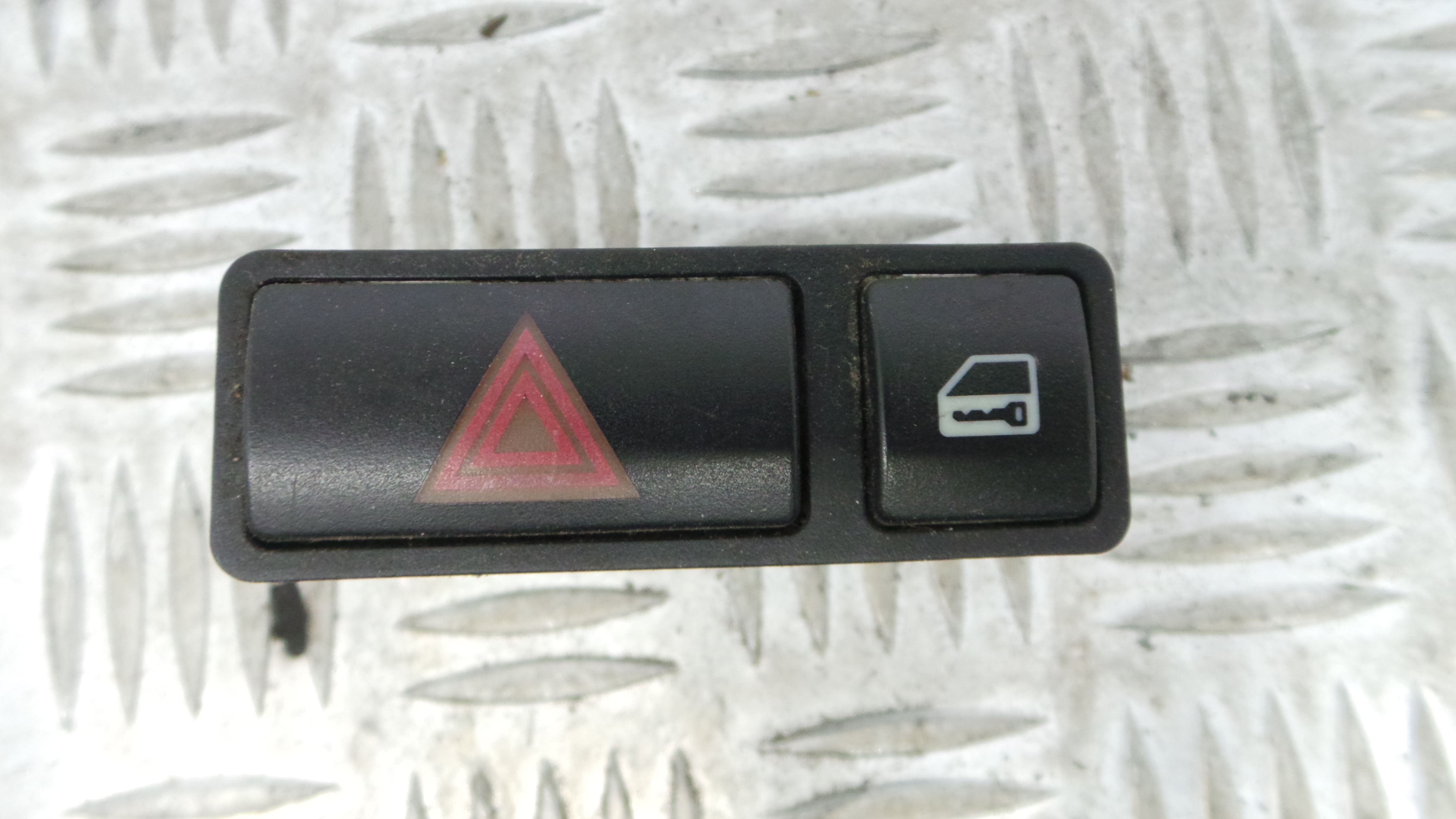 warning 4 piscas 61.31-8368920 - BMW 3 (E46)-33194896