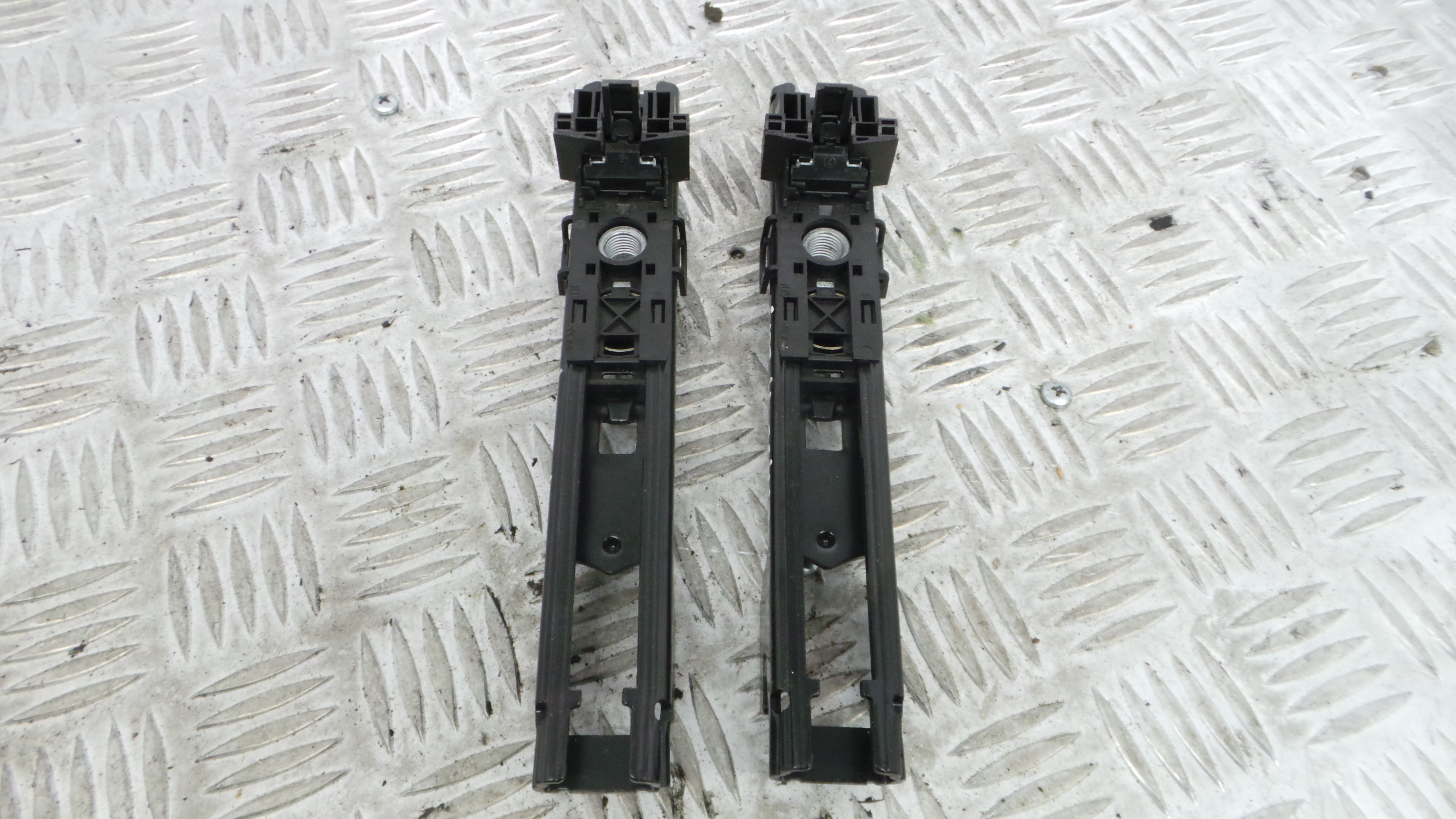 Fixação / Encaixe Cinto Frente Direito A0008600388 - MERCEDES-BENZ A-CLASS (W176)-33195095