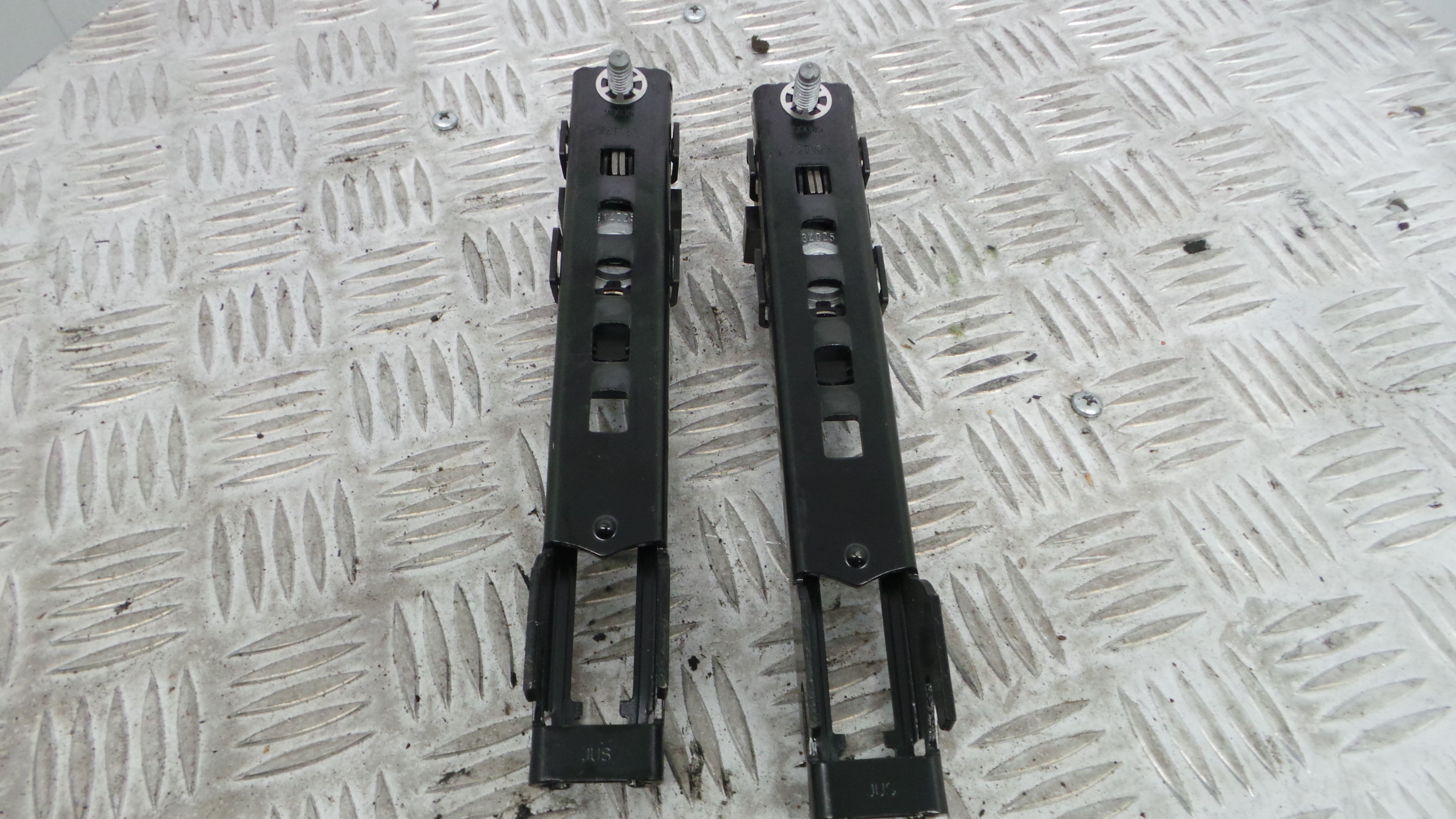 Fixação / Encaixe Cinto Frente Direito A0008600388 - MERCEDES-BENZ A-CLASS (W176)-33195095