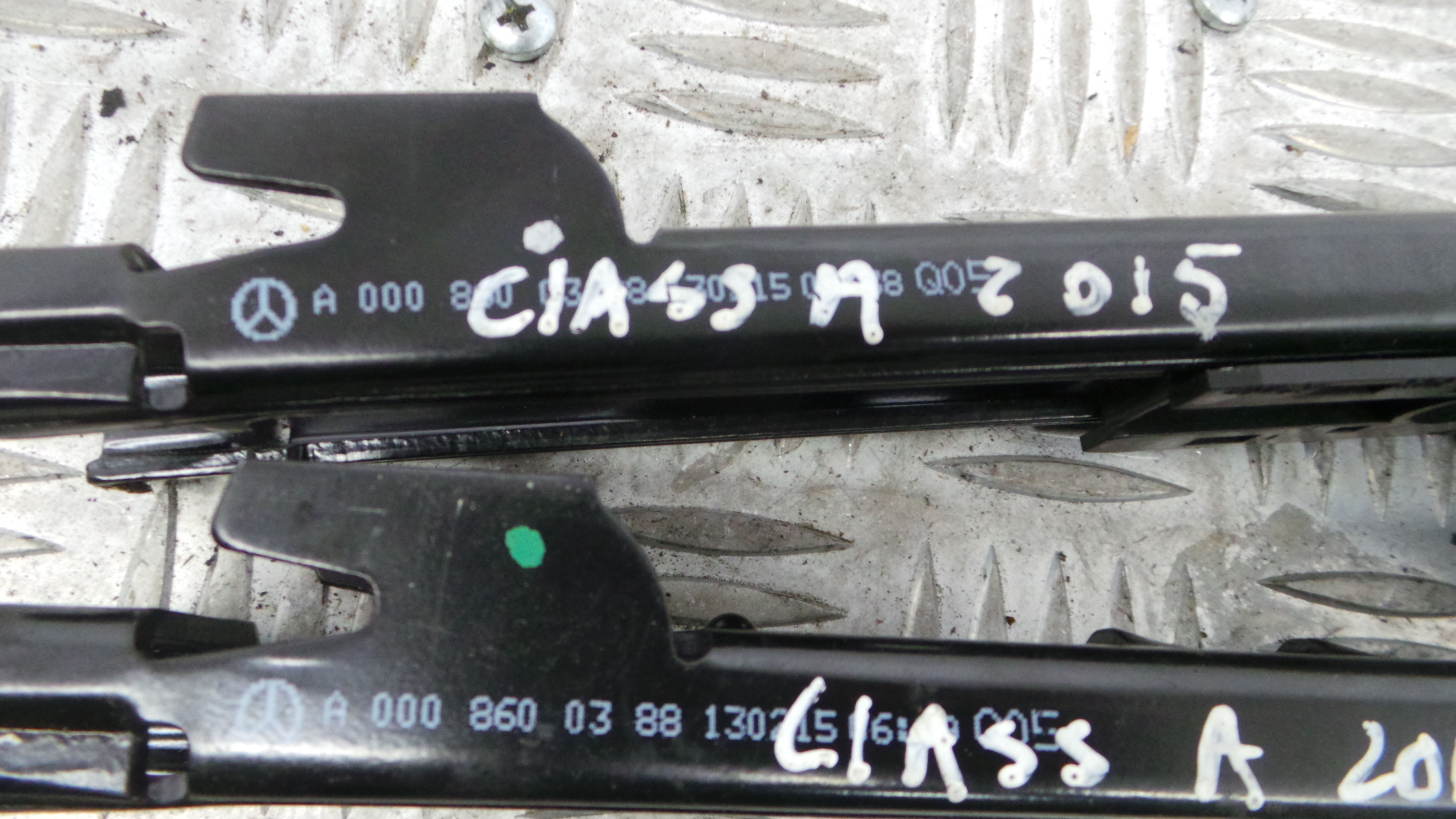 Fixação / Encaixe Cinto Frente Direito A0008600388 - MERCEDES-BENZ A-CLASS (W176)-33195095
