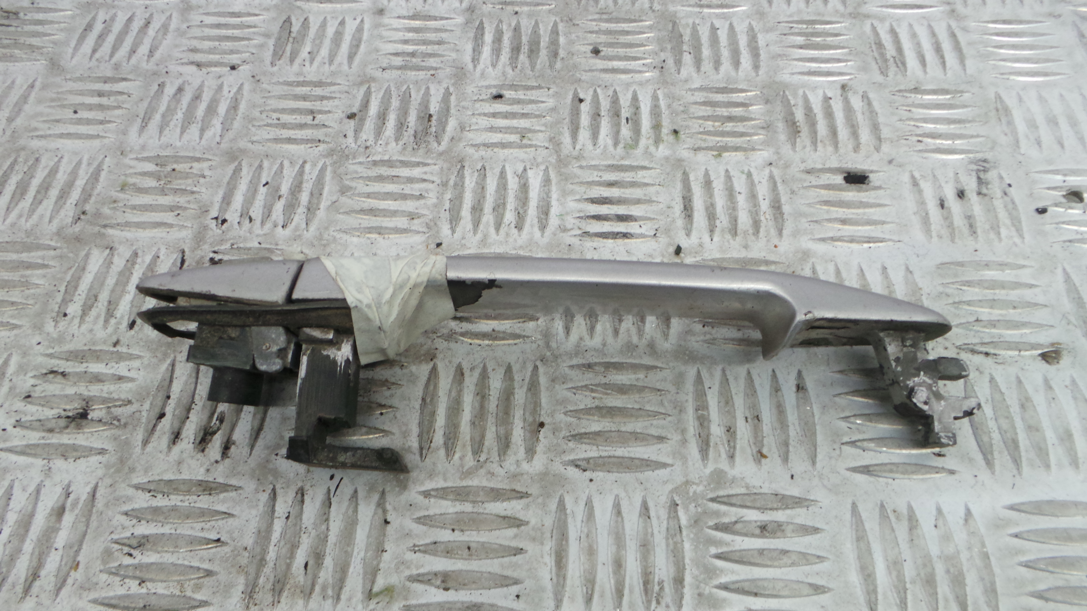 Puxador Exterior Frente Esquerdo A2027600970 - MERCEDES-BENZ C-CLASS (W202)-33195124