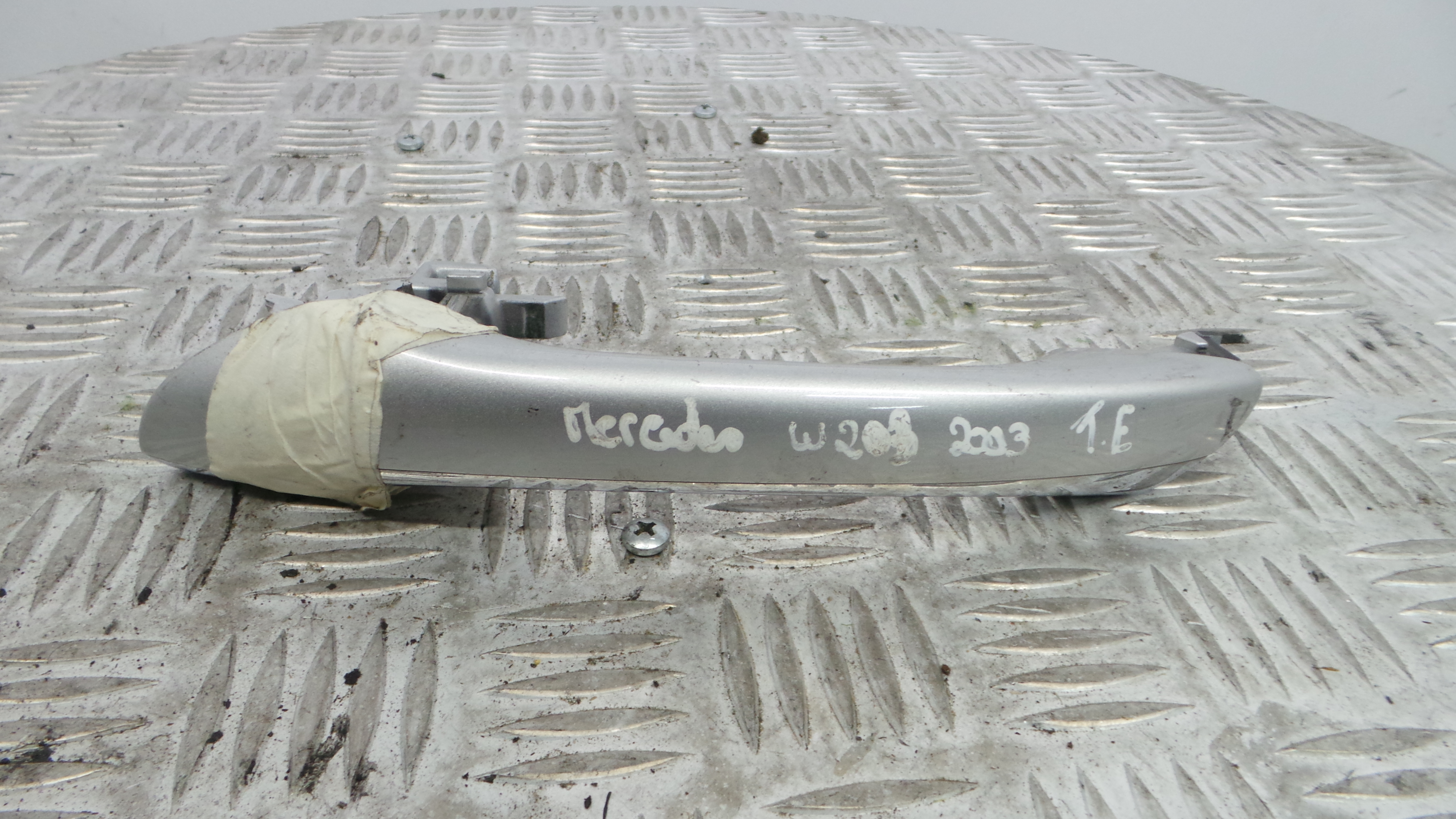 Puxador Exterior Trás esquerdo A2117602170 - MERCEDES-BENZ C-CLASS (W203)-33195132