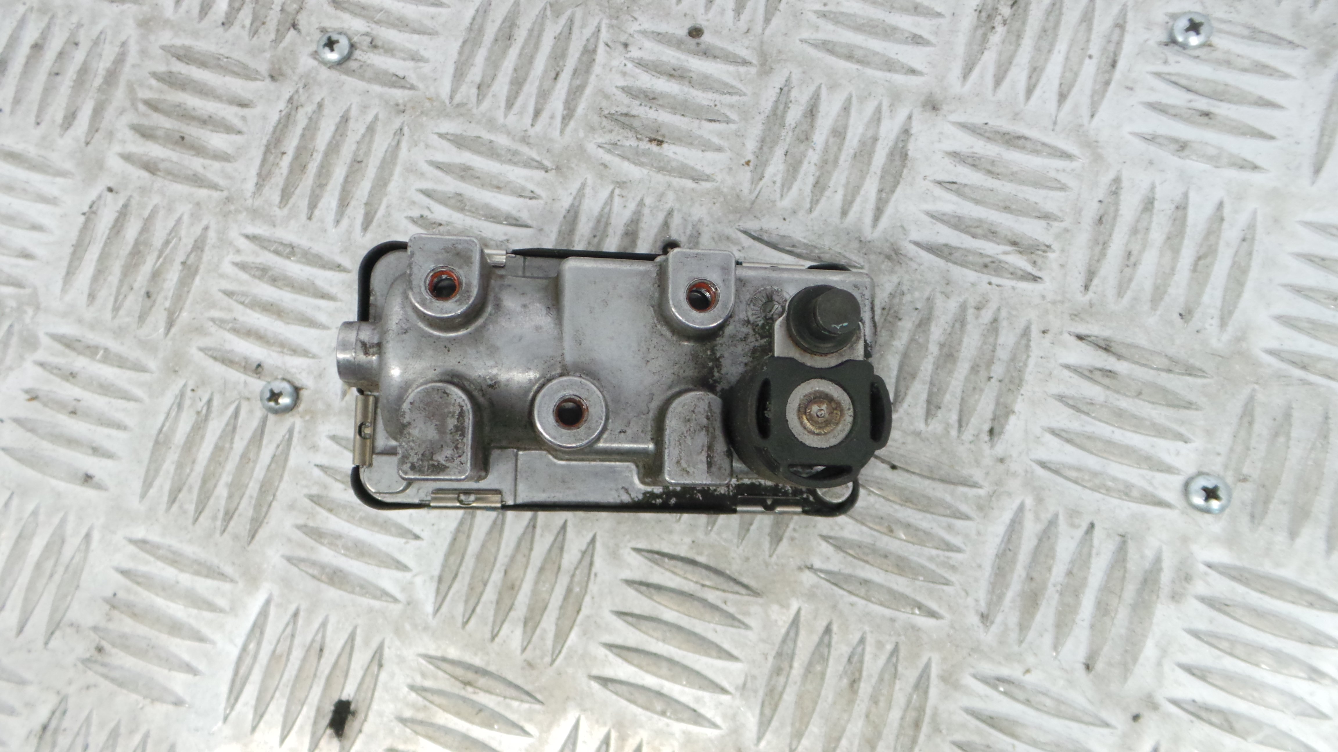 Válvula do Turbo 6NW008412 - BMW 3 (E46)-33195241 Válvula do Turbo 6NW008412 - BMW 3 (E46)-33195241