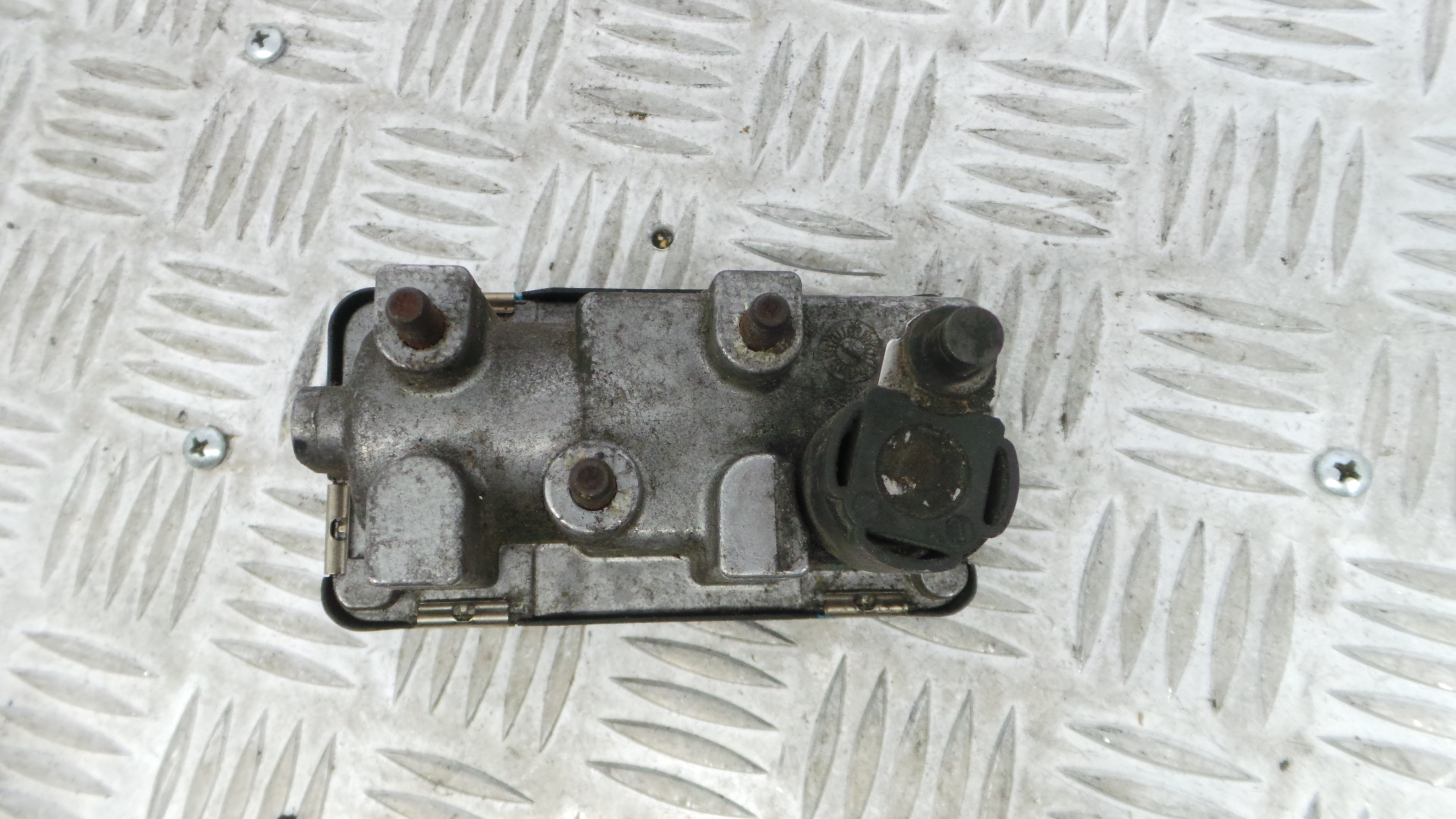 Válvula do Turbo 6NW008412 - BMW 3 (E46)-33195244 Válvula do Turbo 6NW008412 - BMW 3 (E46)-33195244