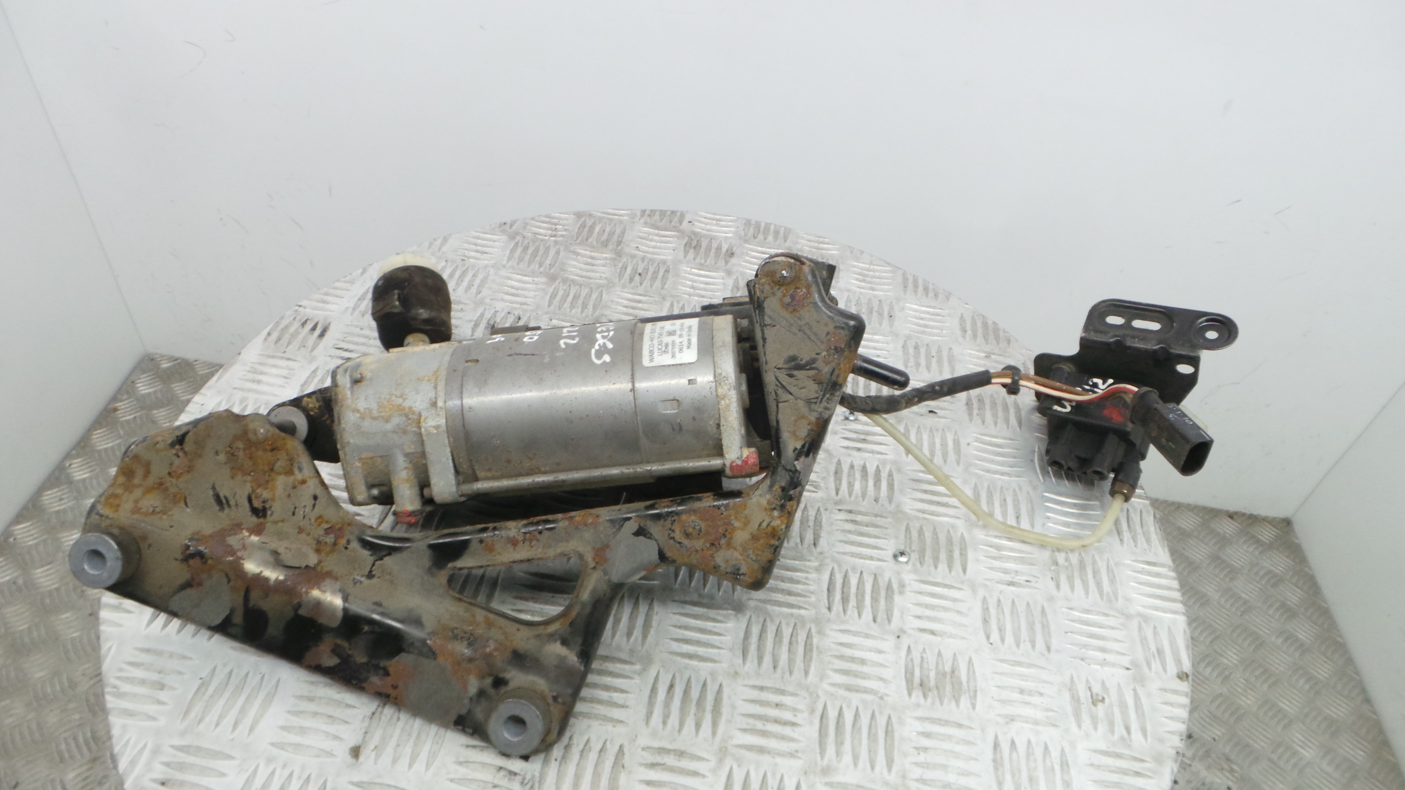 Compressor Suspensão A2123200404 - MERCEDES-BENZ E-CLASS (W212)-33195316