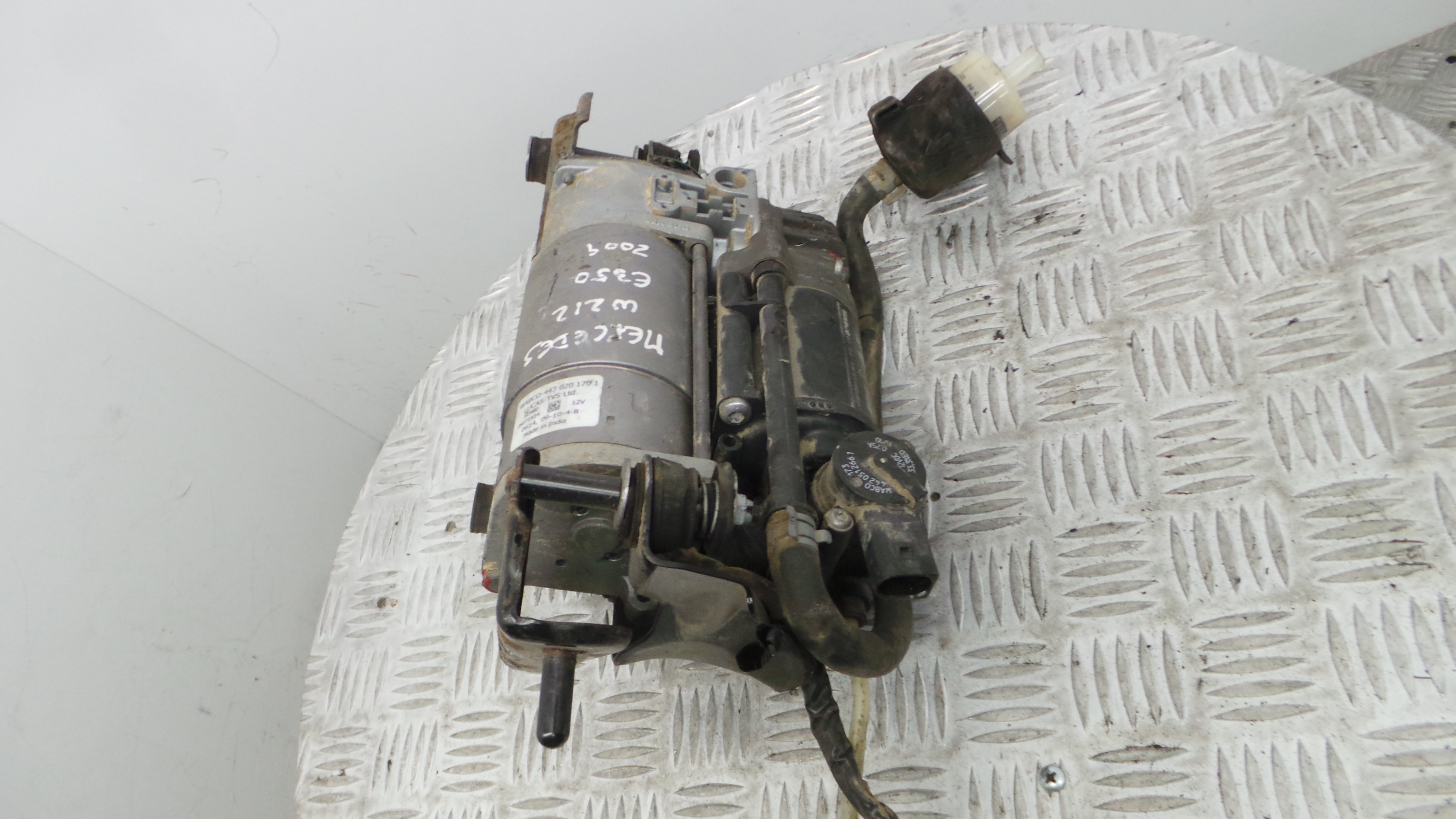Compressor Suspensão A2123200404 - MERCEDES-BENZ E-CLASS (W212)-33195316