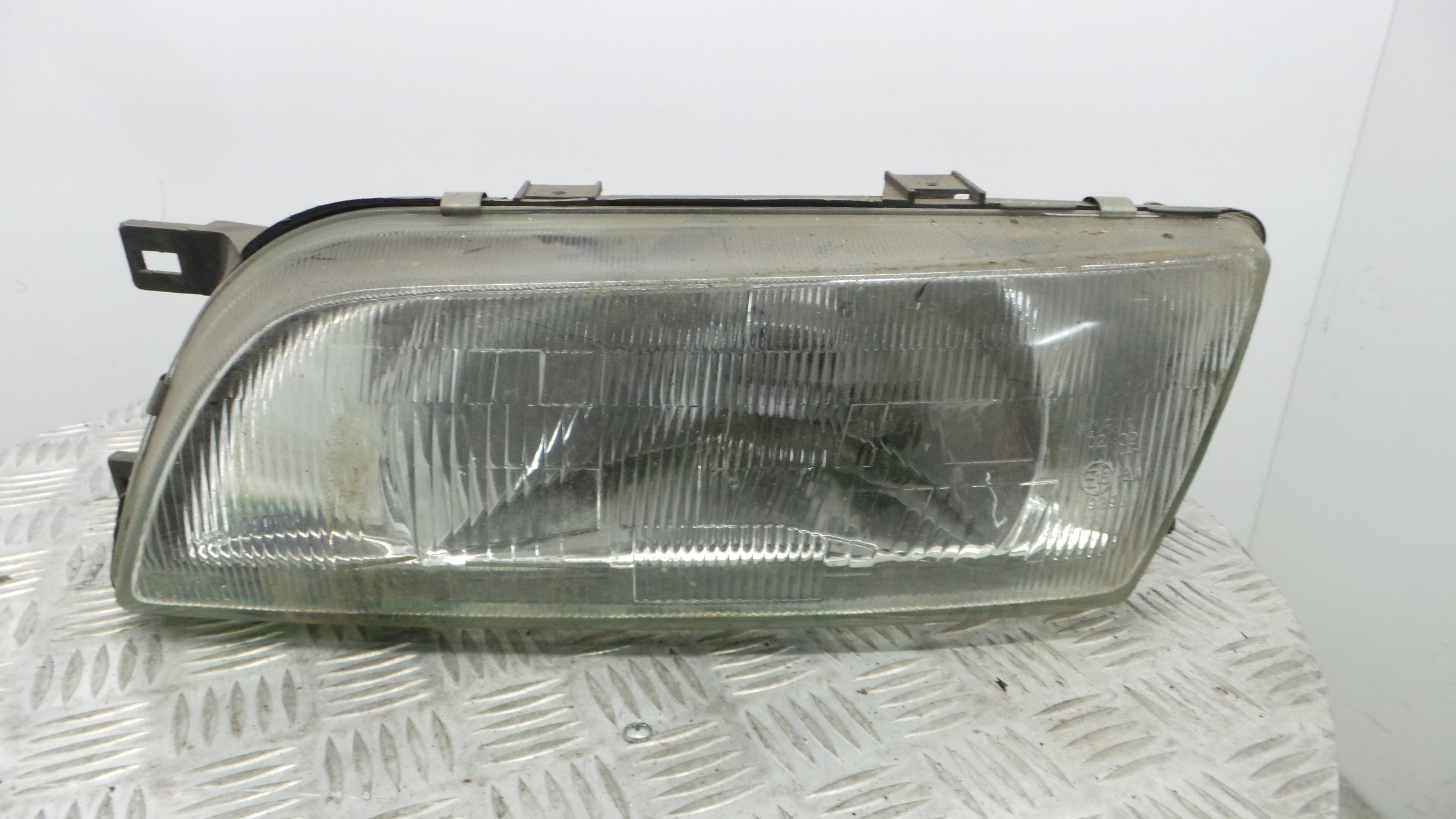 Ótica Esq 215-1168L - NISSAN ALMERA I (N15)-33196218 Ótica Esq 215-1168L - NISSAN ALMERA I (N15)-33196218