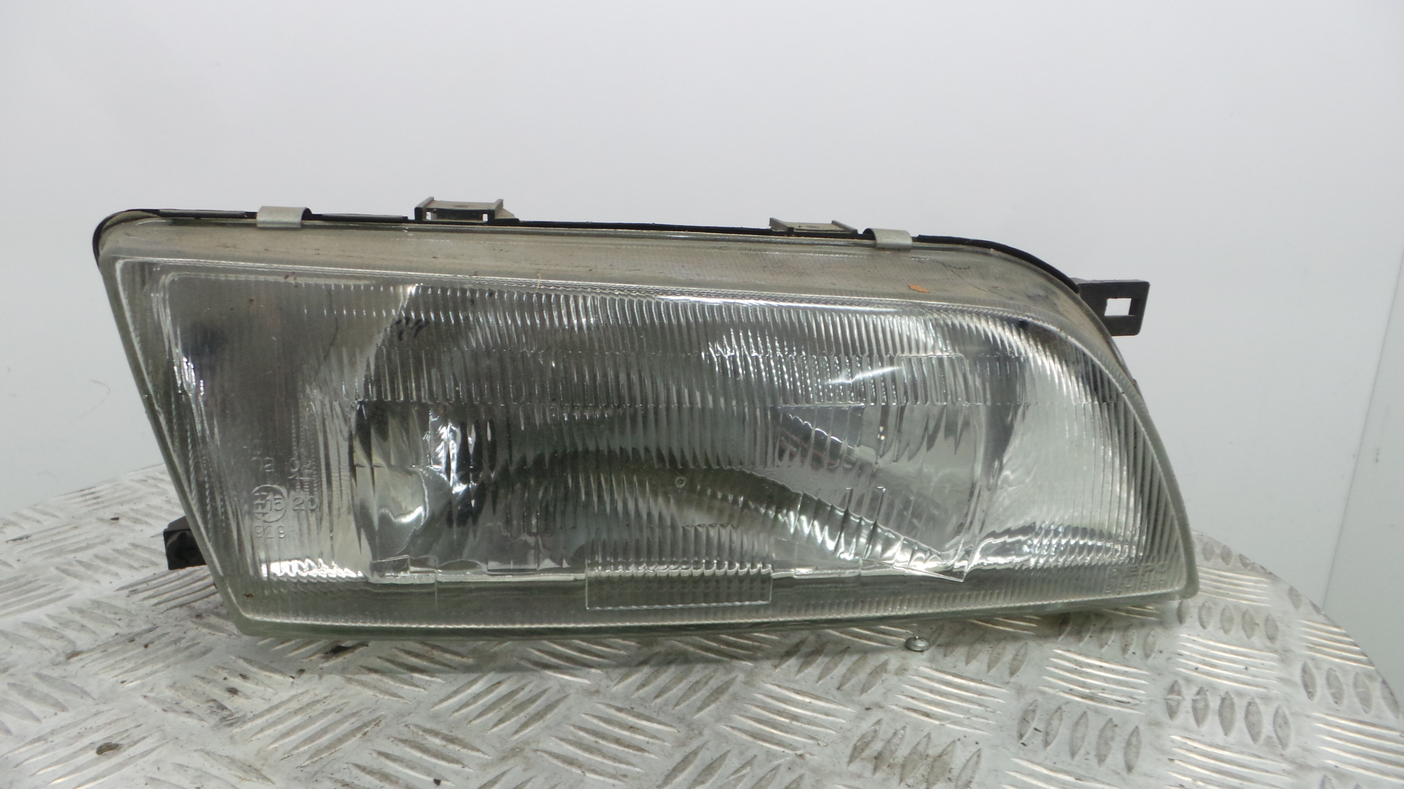 Ótica Dto 213-1168R - NISSAN ALMERA I (N15)-33196230 Ótica Dto 213-1168R - NISSAN ALMERA I (N15)-33196230