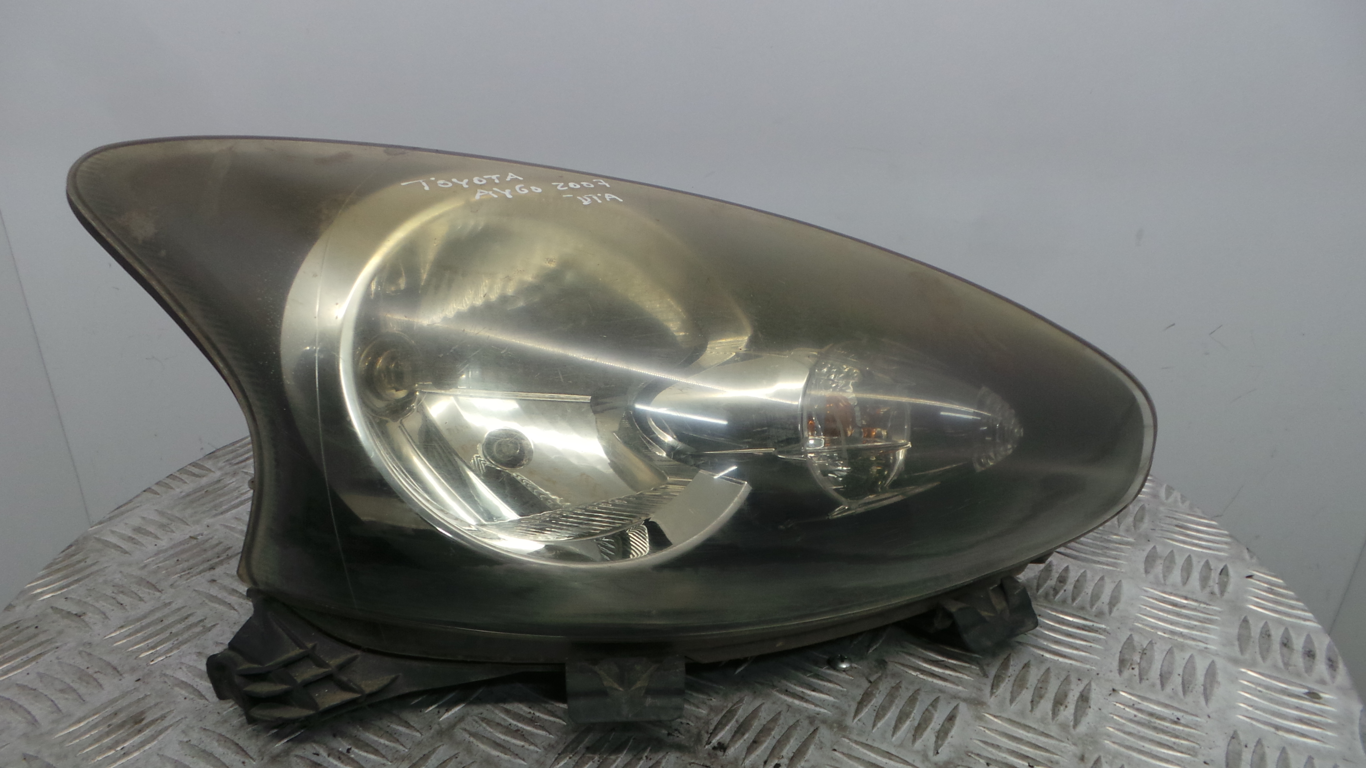 Ótica Dto 81110-0H010 - TOYOTA AYGO (_B1_)-33196299 Ótica Dto 81110-0H010 - TOYOTA AYGO (_B1_)-33196299