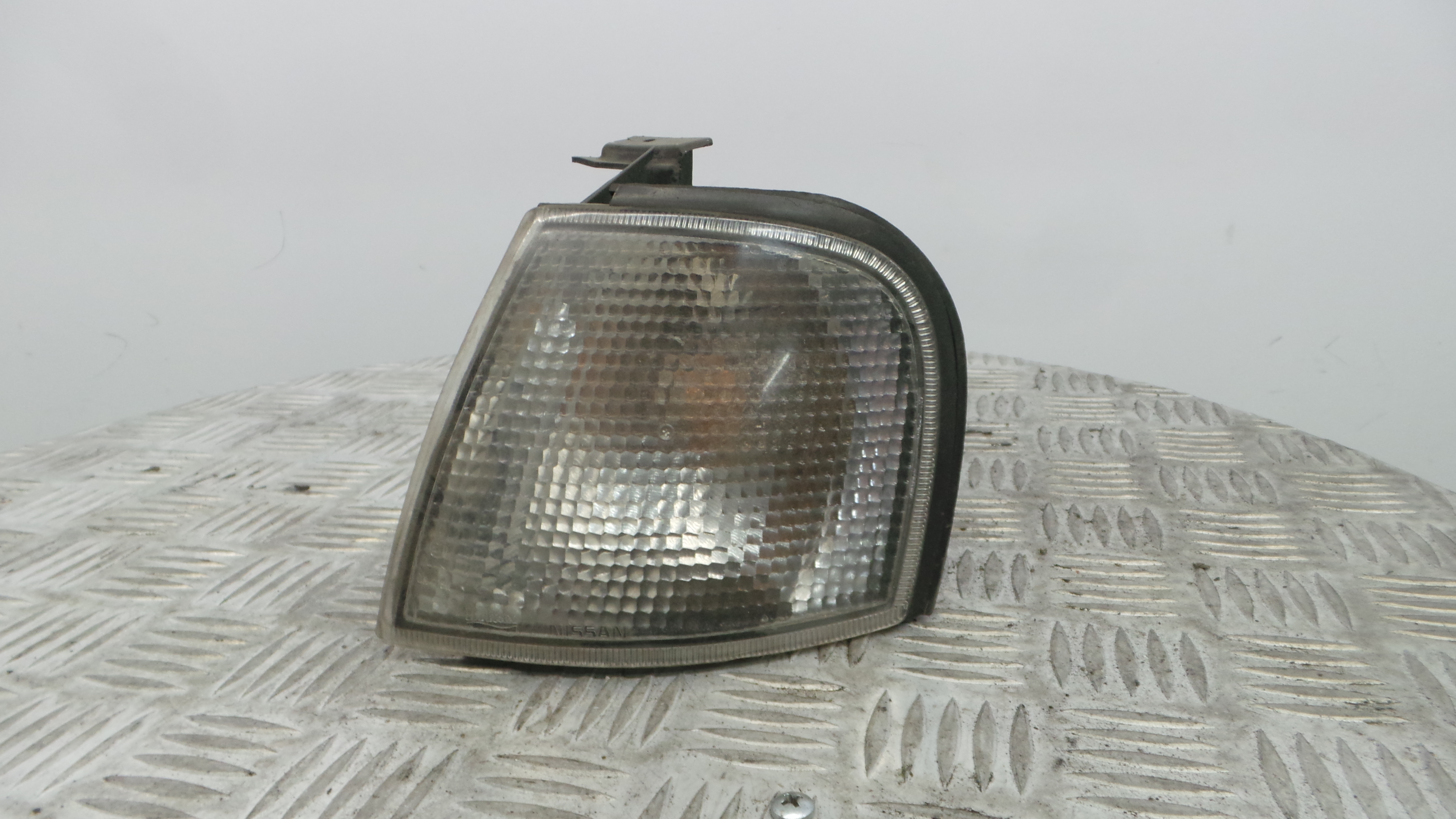 Farolim de Pisca Frente Esq 261352F000 - NISSAN PRIMERA (P11)-33196372