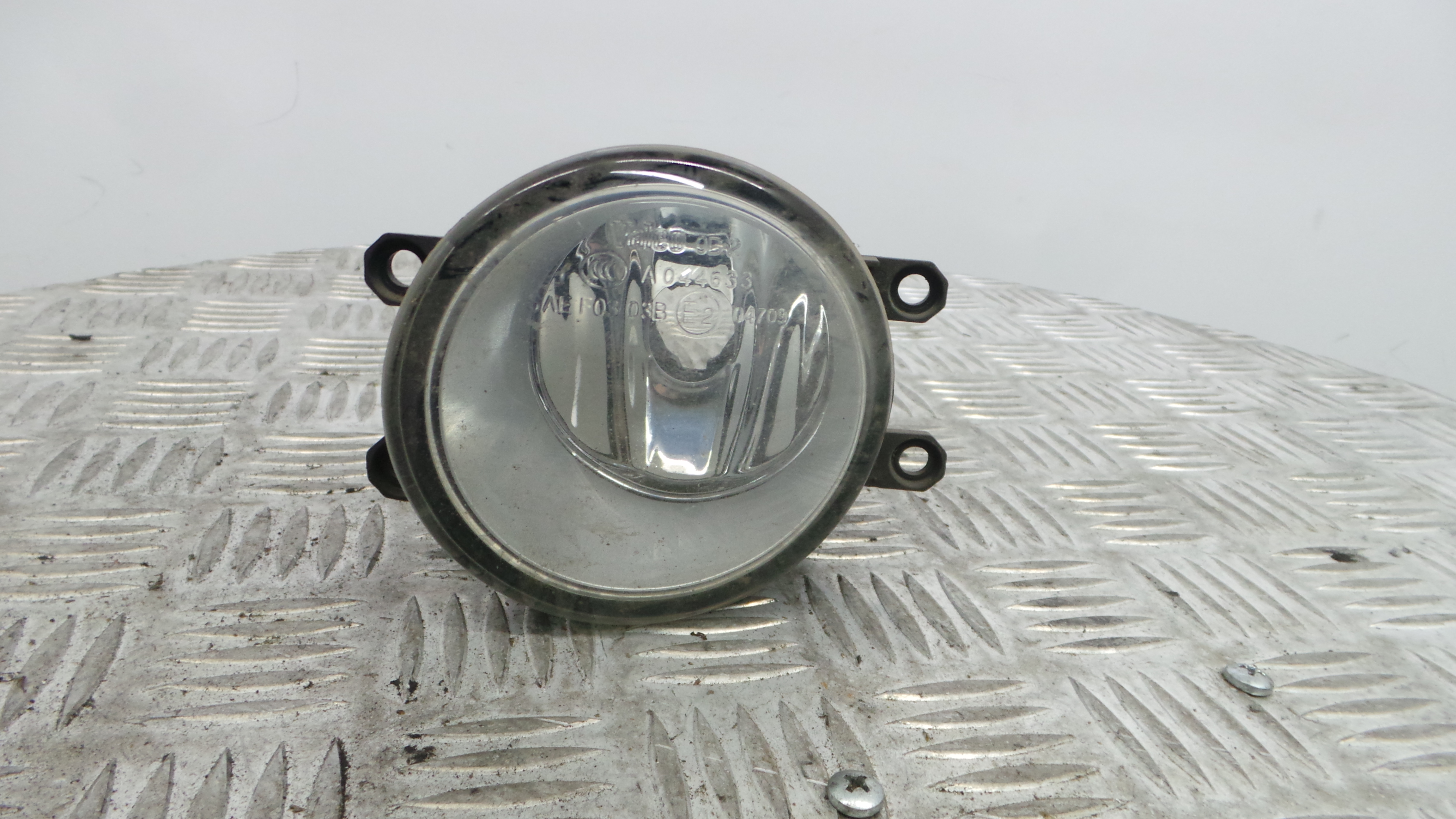Farol Nevoeiro Esquerdo 81220-0D042 - TOYOTA YARIS (_P13_), YARIS/VITZ (_P13_)-33196391
