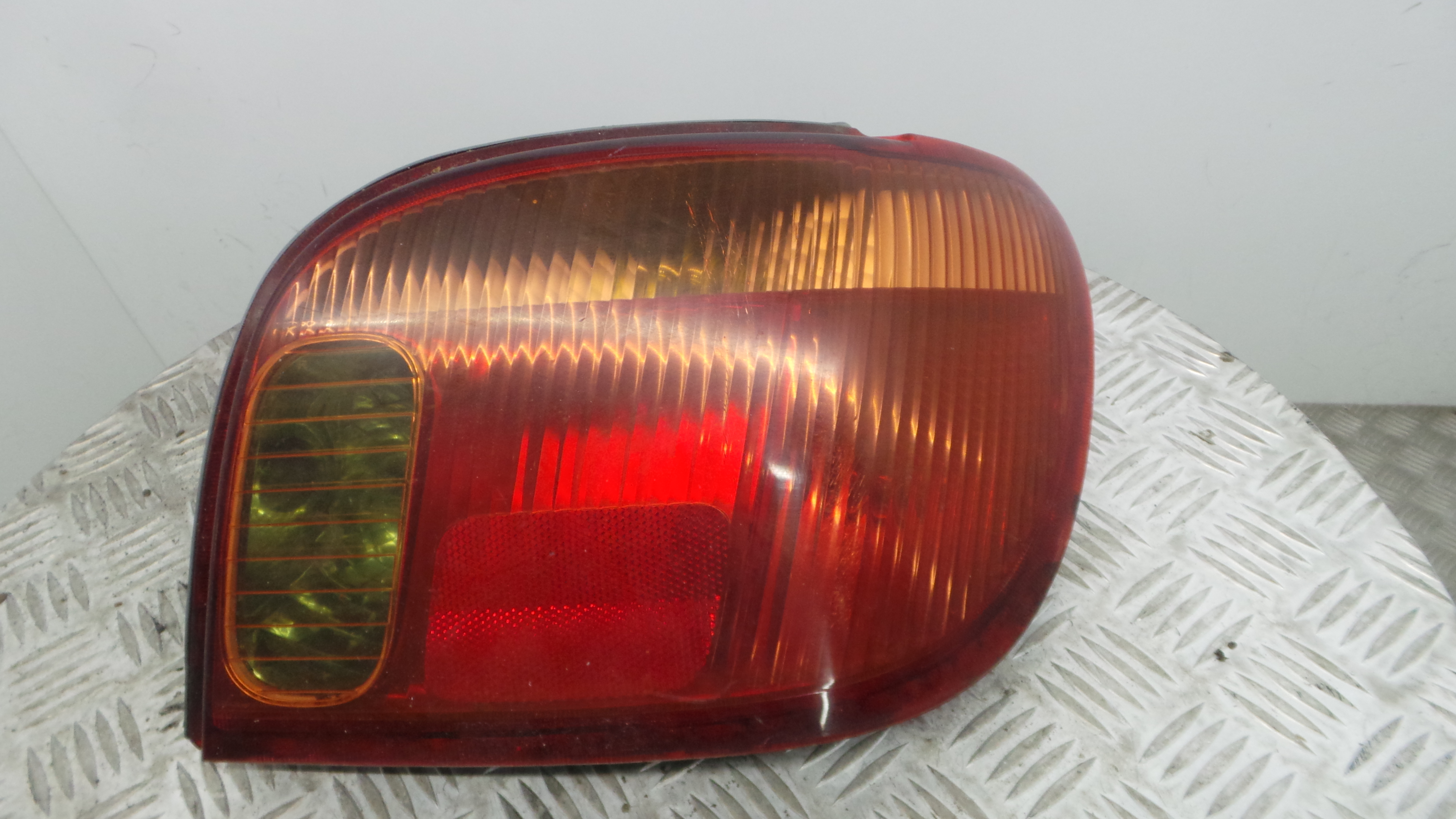 Farolim Stop Dto 52-053 - TOYOTA YARIS (_P9_), YARIS/VITZ (_P9_)-33196441