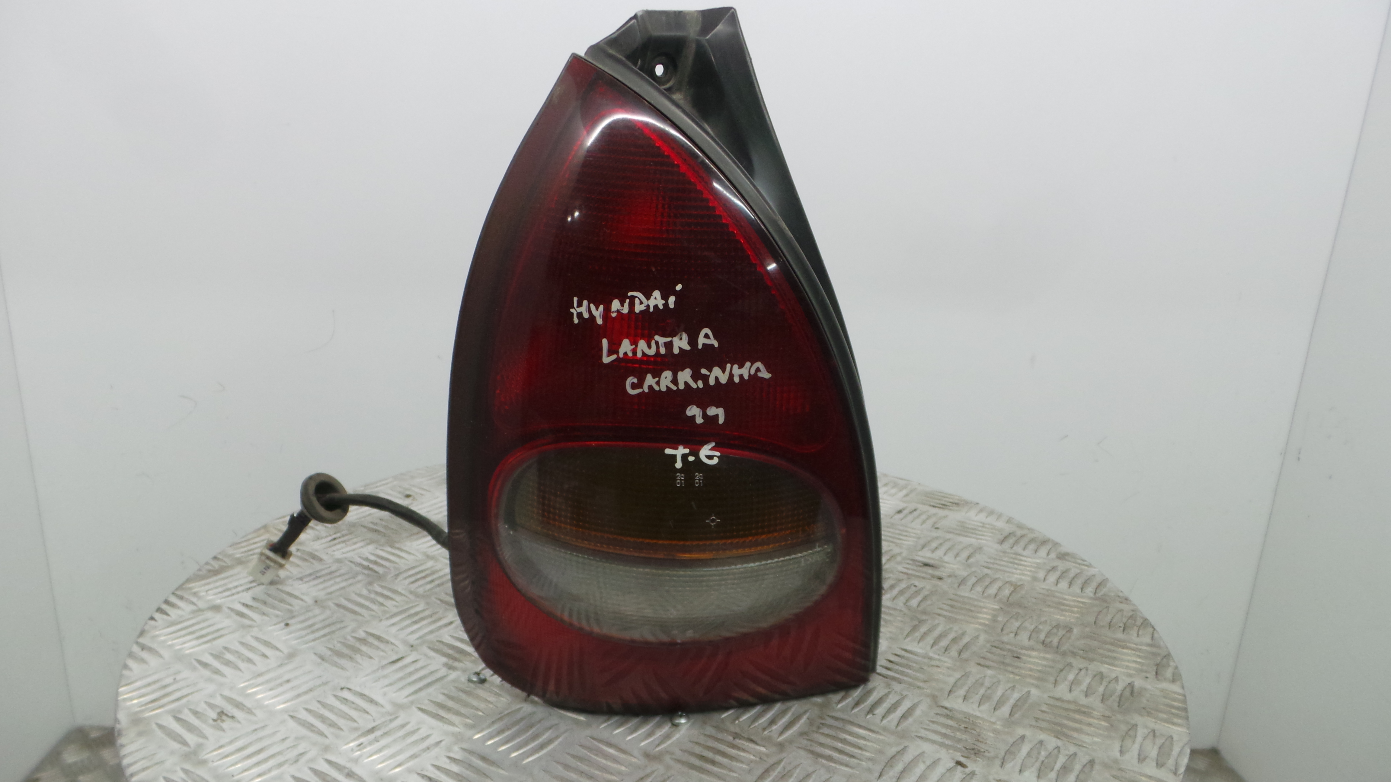 Farolim Stop Esq 92401-299 - HYUNDAI ELANTRA II (J-2), LANTRA II (J-2), LANTRA Mk II (J-2)-33196569 Farolim Stop Esq 92401-299 - HYUNDAI ELANTRA II (J-2), LANTRA II (J-2), LANTRA Mk II (J-2)-33196569