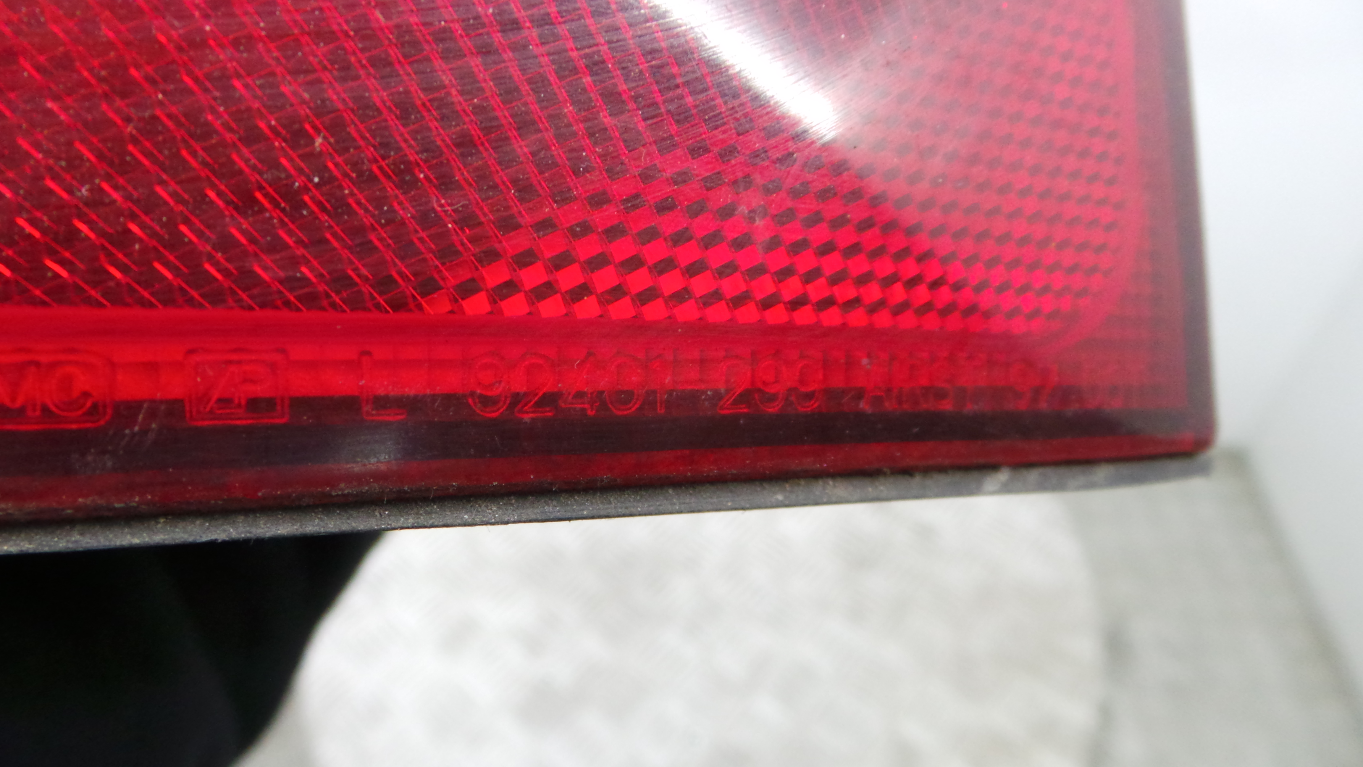 Farolim Stop Esq 92401-299 - HYUNDAI ELANTRA II (J-2), LANTRA II (J-2), LANTRA Mk II (J-2)-33196569