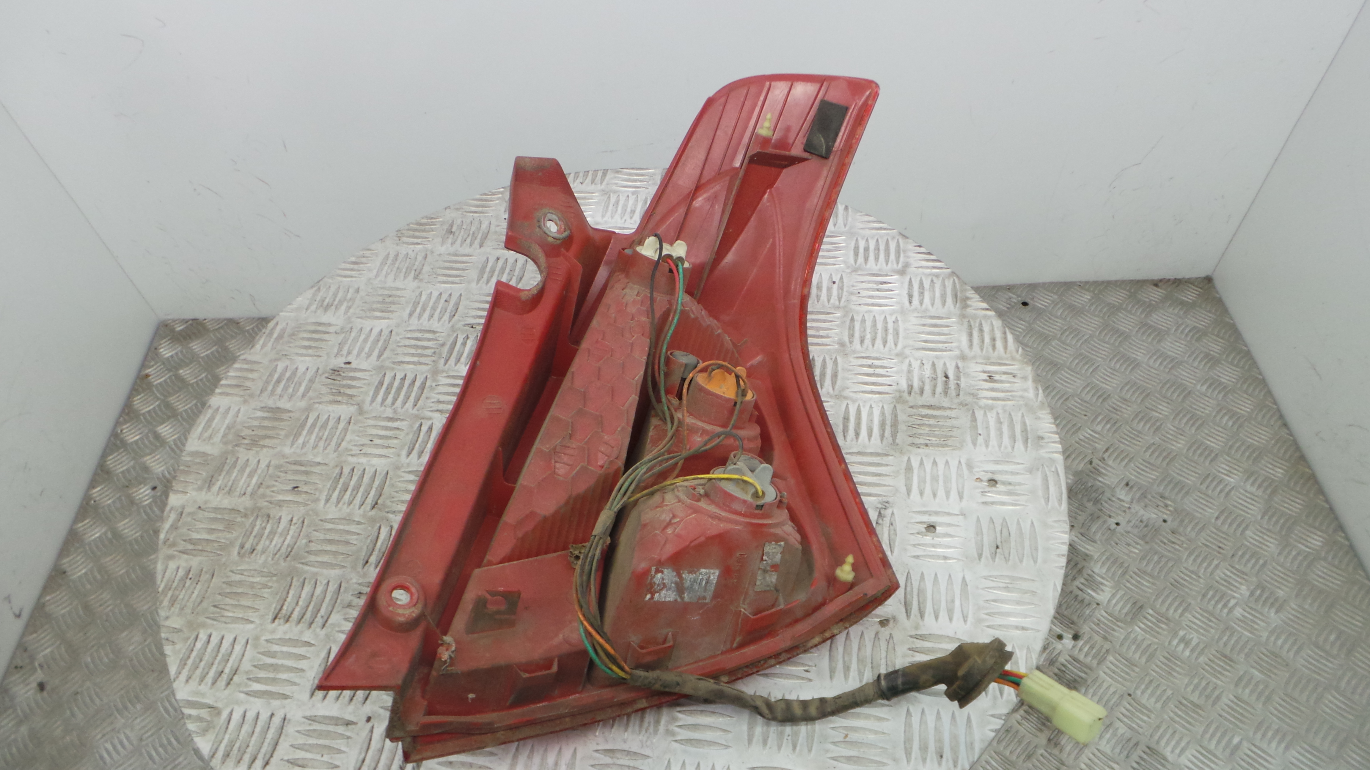 Farolim Stop Esq 5696S1-R - SUZUKI SWIFT III (MZ, EZ)-33196578