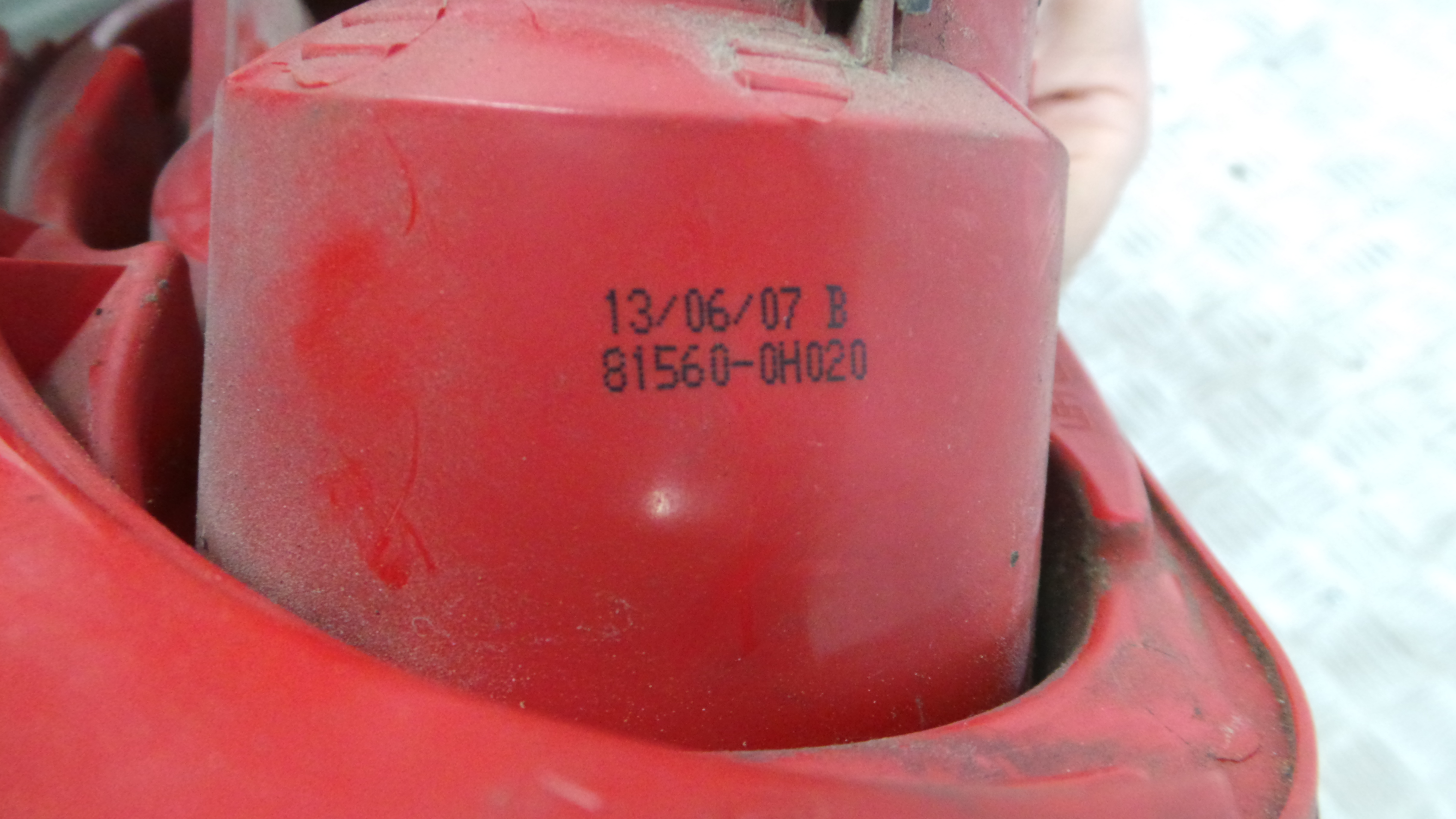 Farolim Stop Esq 81560-0H020 - TOYOTA AYGO (_B1_)-33196590