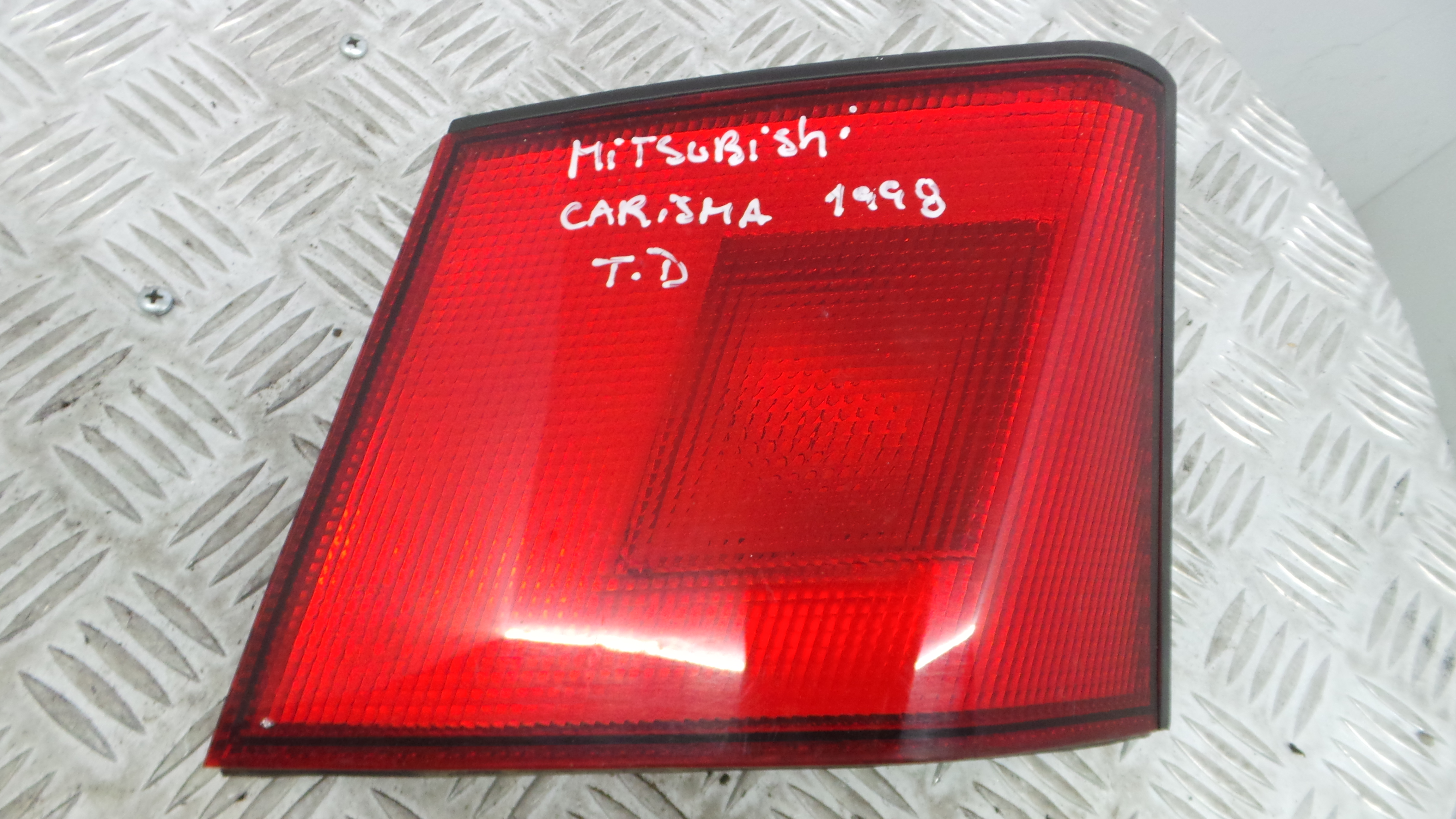 Farolim Stop Dto MB9521 - MITSUBISHI CARISMA (DA_)-33196618