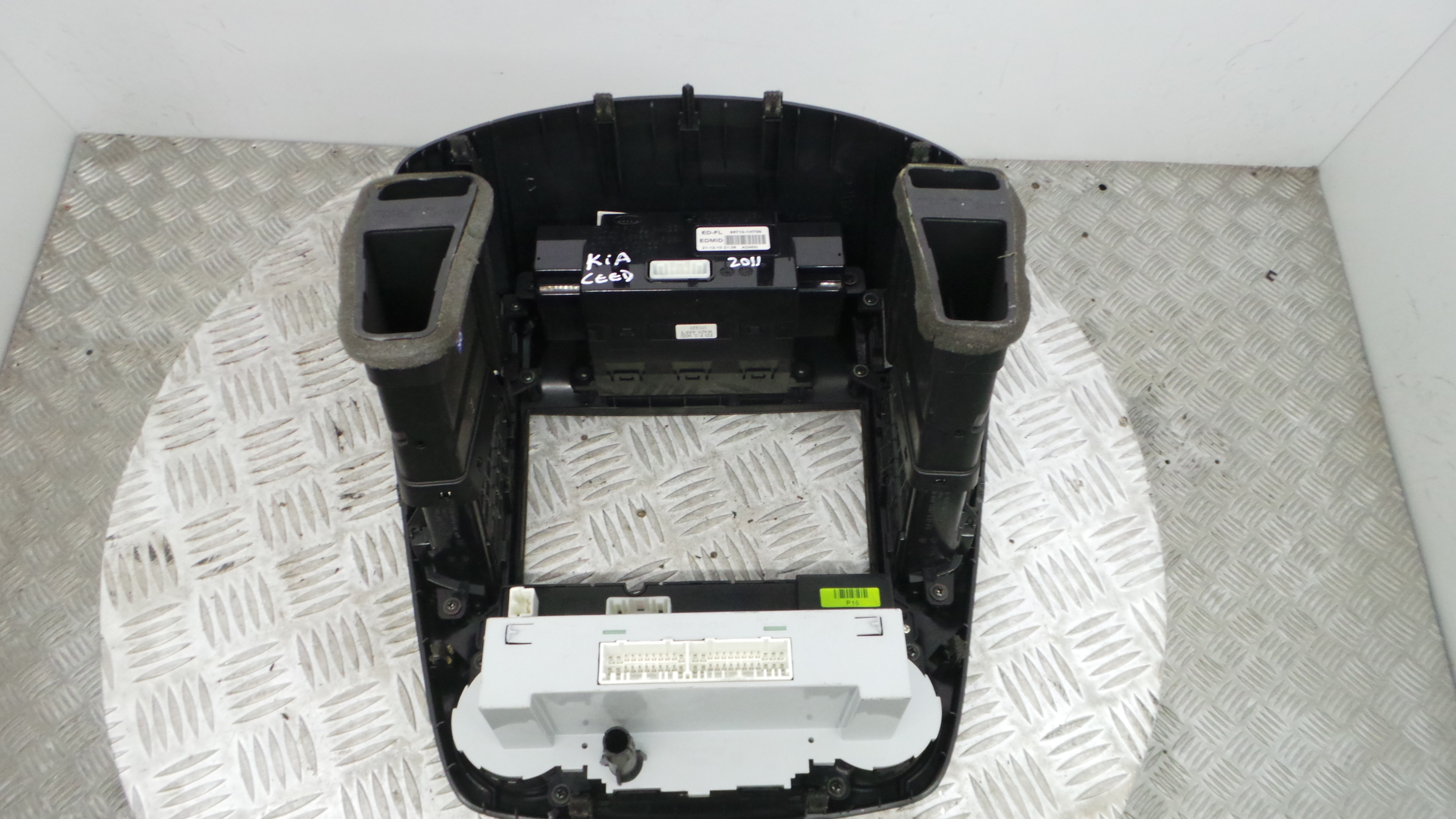 Consola central Tablier  95710-1H700 - KIA CEE'D Hatchback (ED)-33197340