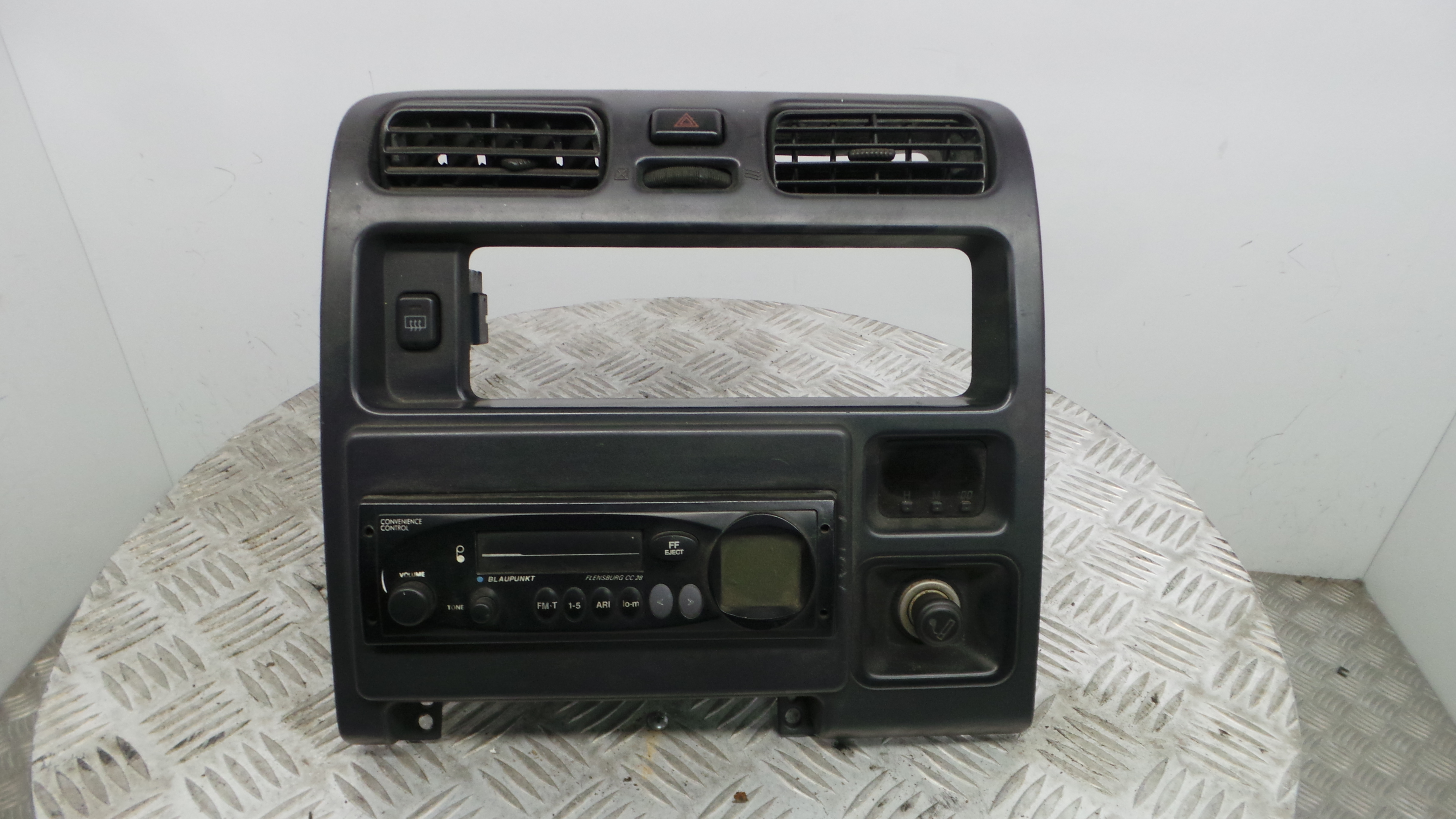 Consola central Tablier  BP8756W3269825 - TOYOTA HIACE IV Caixa (__H1_, __H2_)-33197344