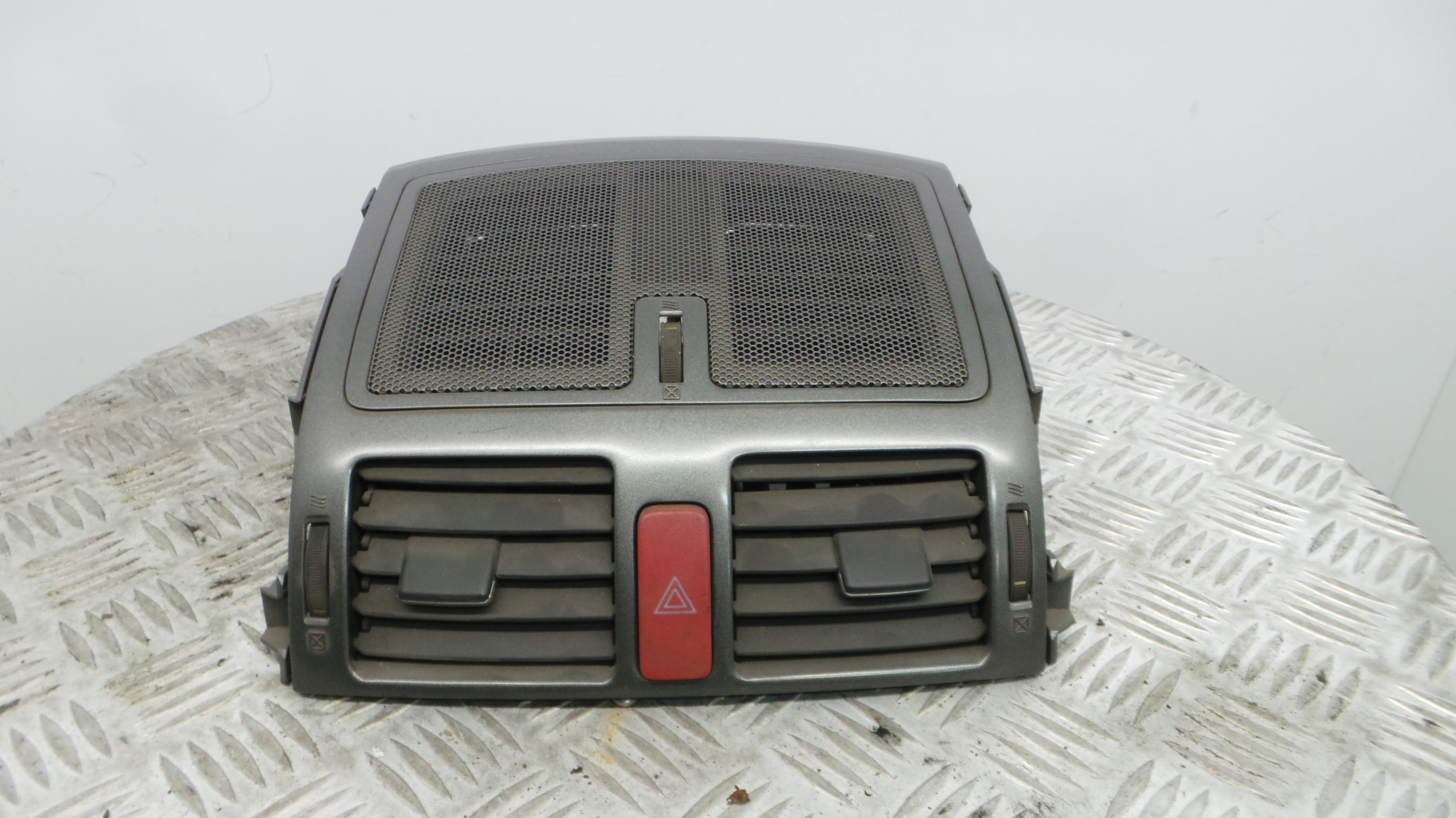 Consola central Tablier  11GY06 - TOYOTA AURIS (_E15_), COROLLA (_E15_)-33197369