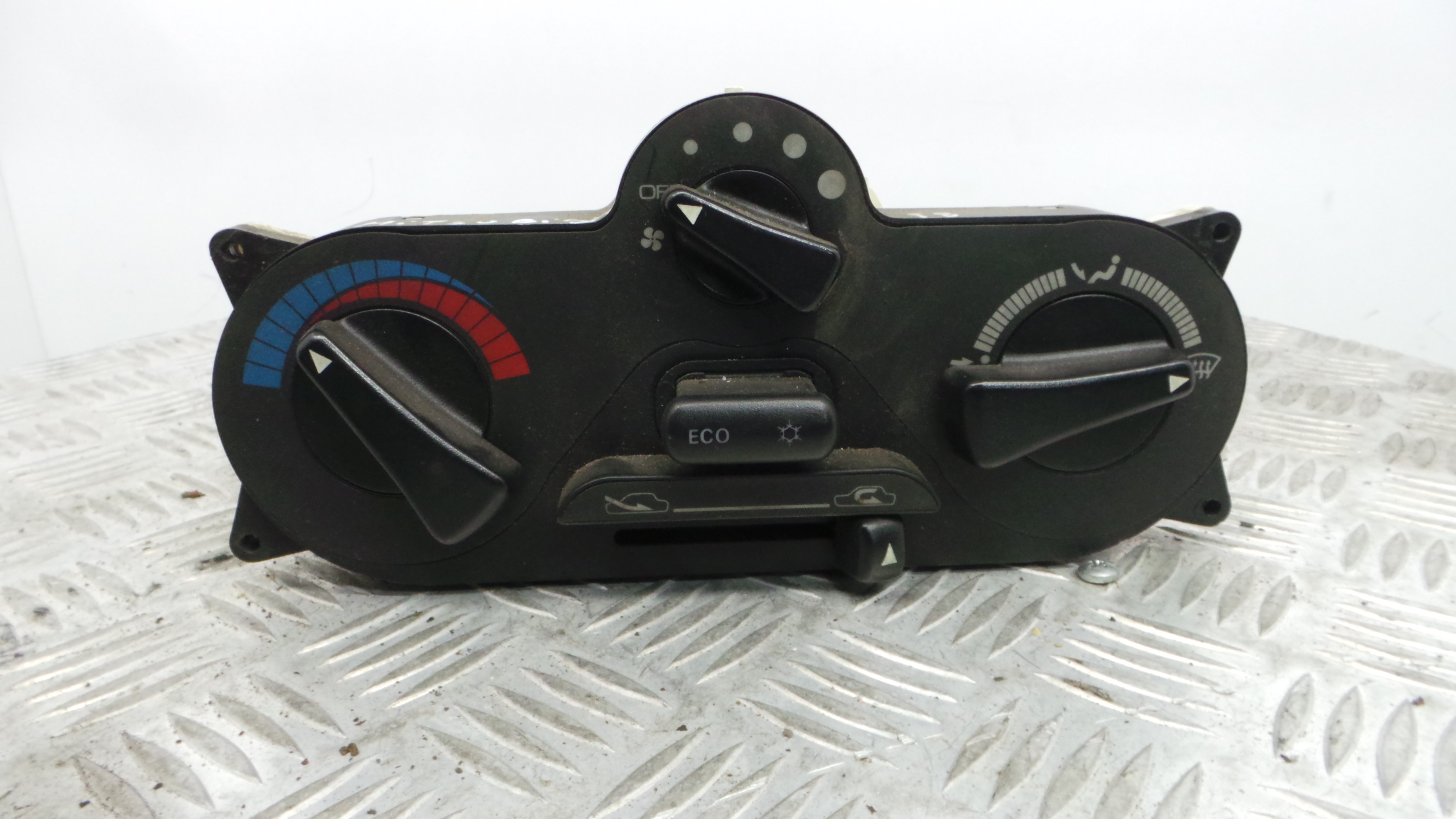 Comando da Sofagem / Climatronic MB947678 - MITSUBISHI CARISMA (DA_)-33197380