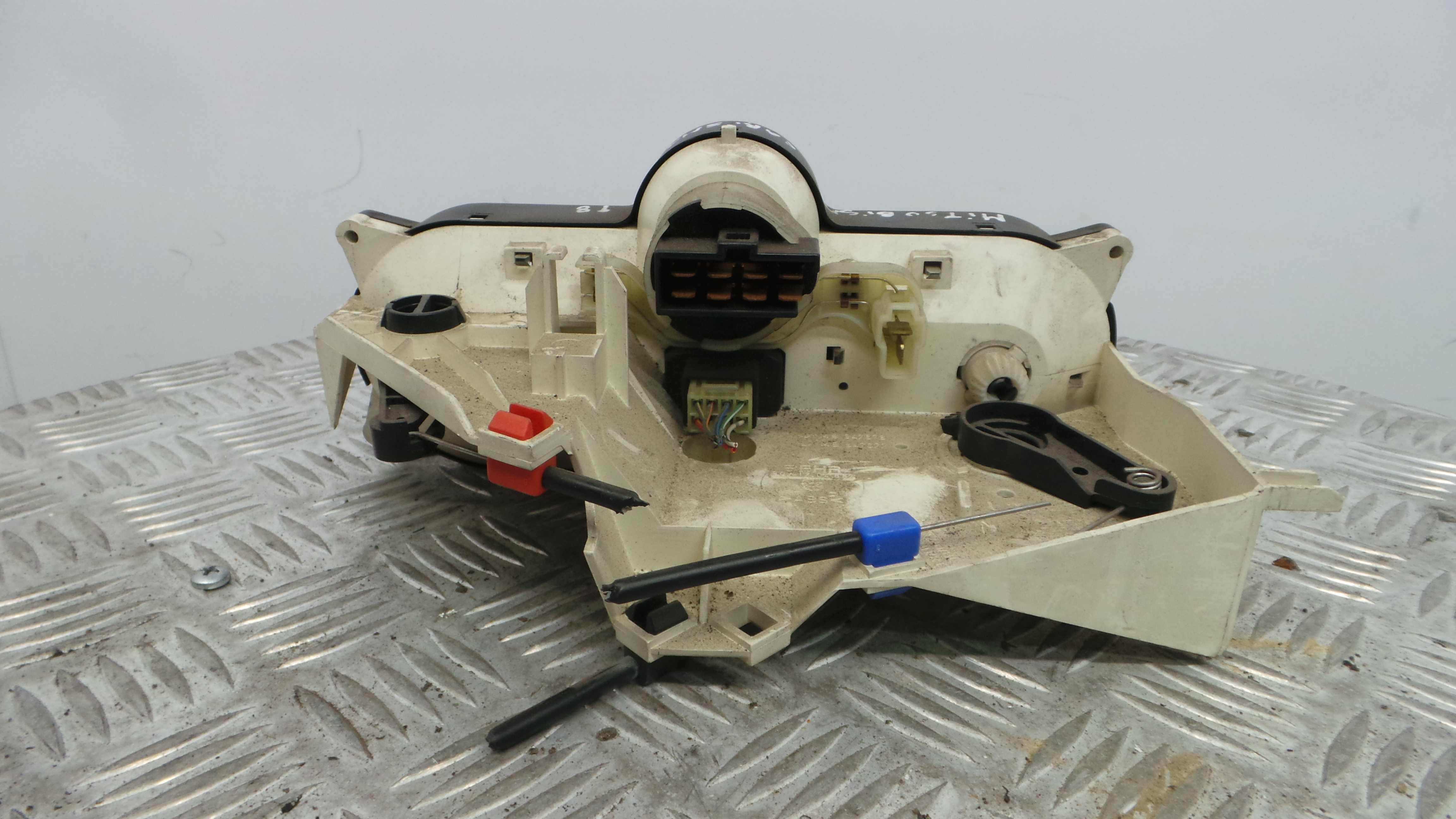 Comando da Sofagem / Climatronic MB947678 - MITSUBISHI CARISMA (DA_)-33197380