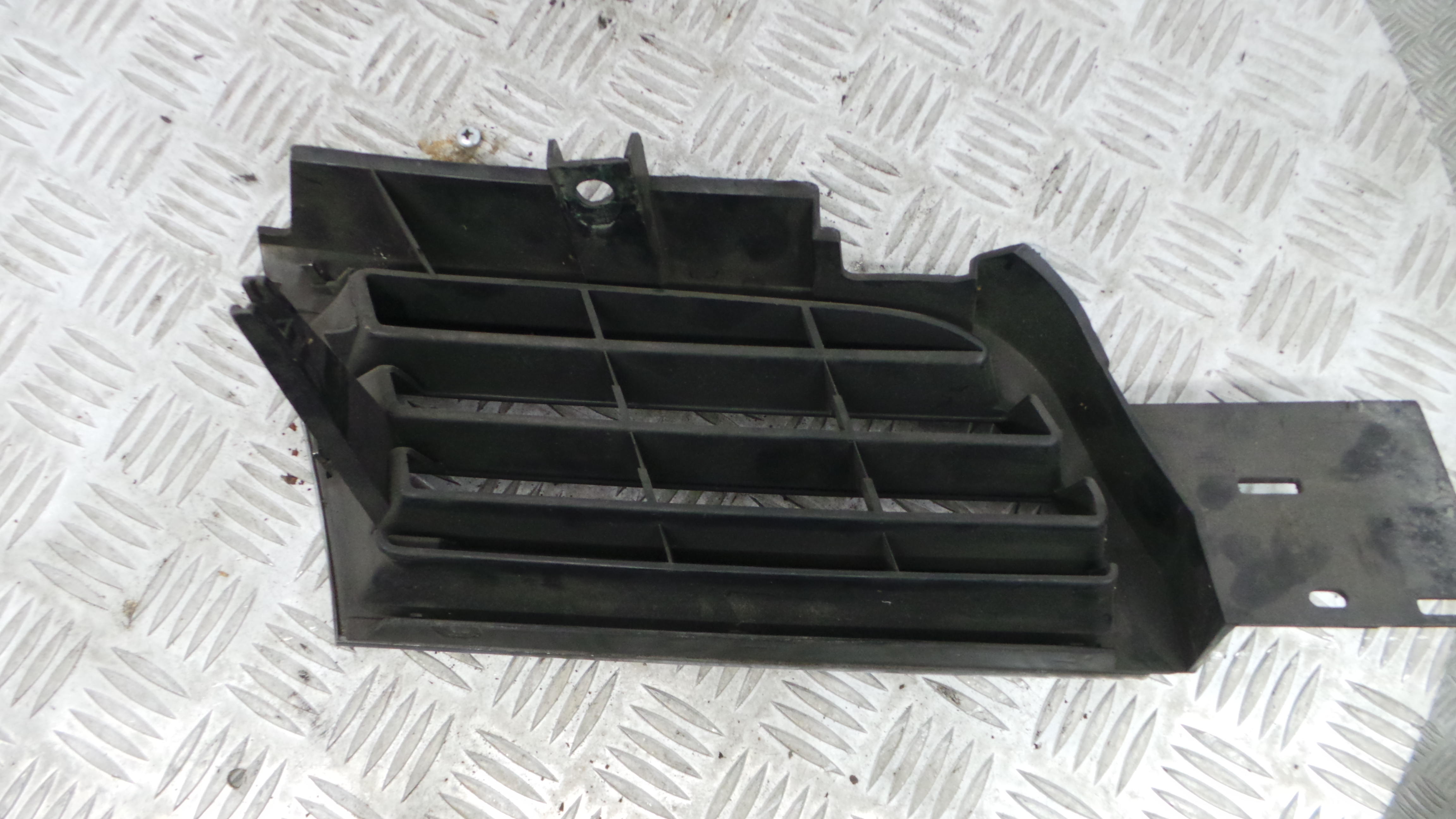 Grelha do Pára-Choques da Frente MR361181 - MITSUBISHI CARISMA (DA_)-33197414