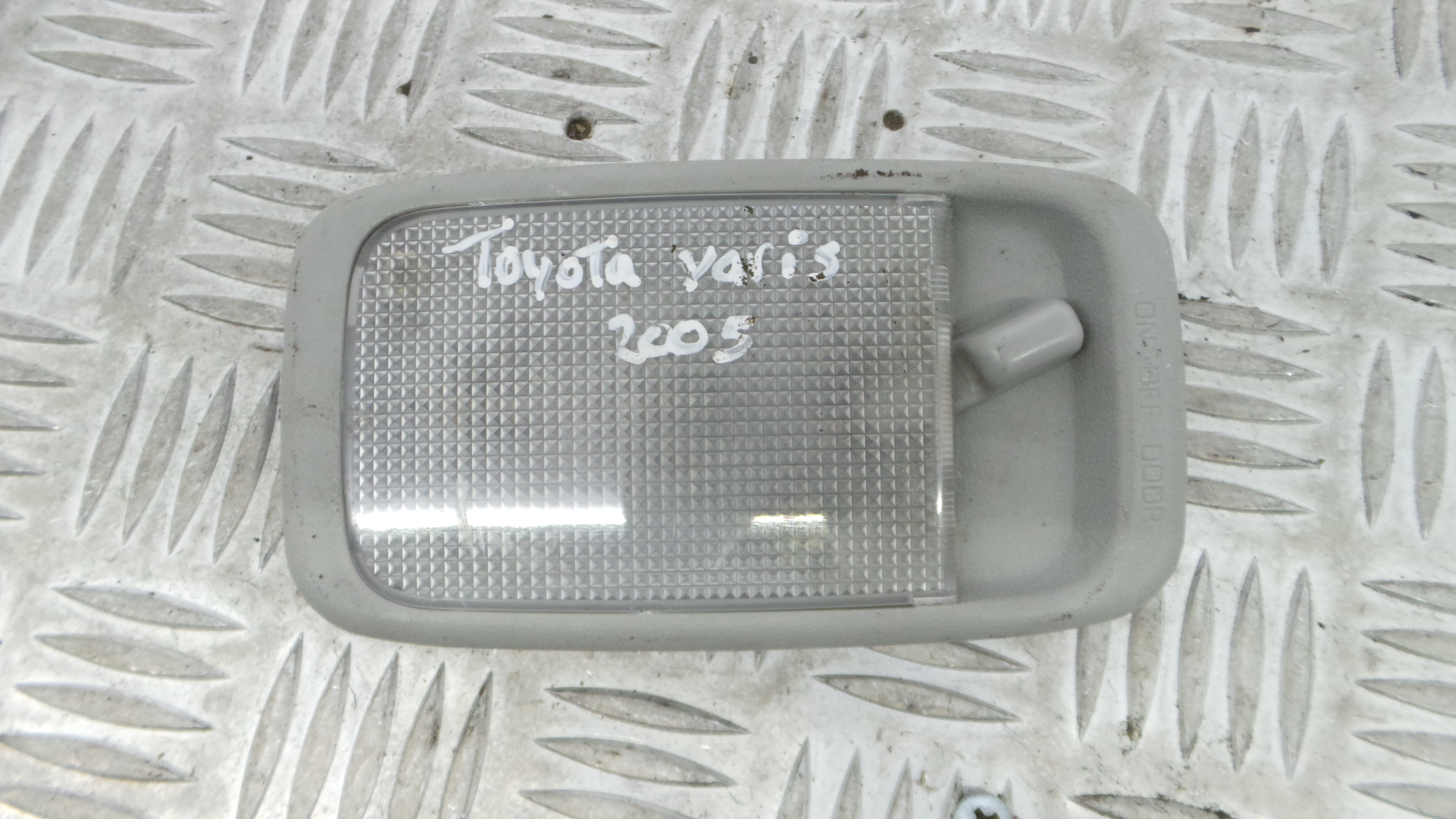 Plafonier Teto 81240-05030 - TOYOTA YARIS (_P9_), YARIS/VITZ (_P9_)-33197458