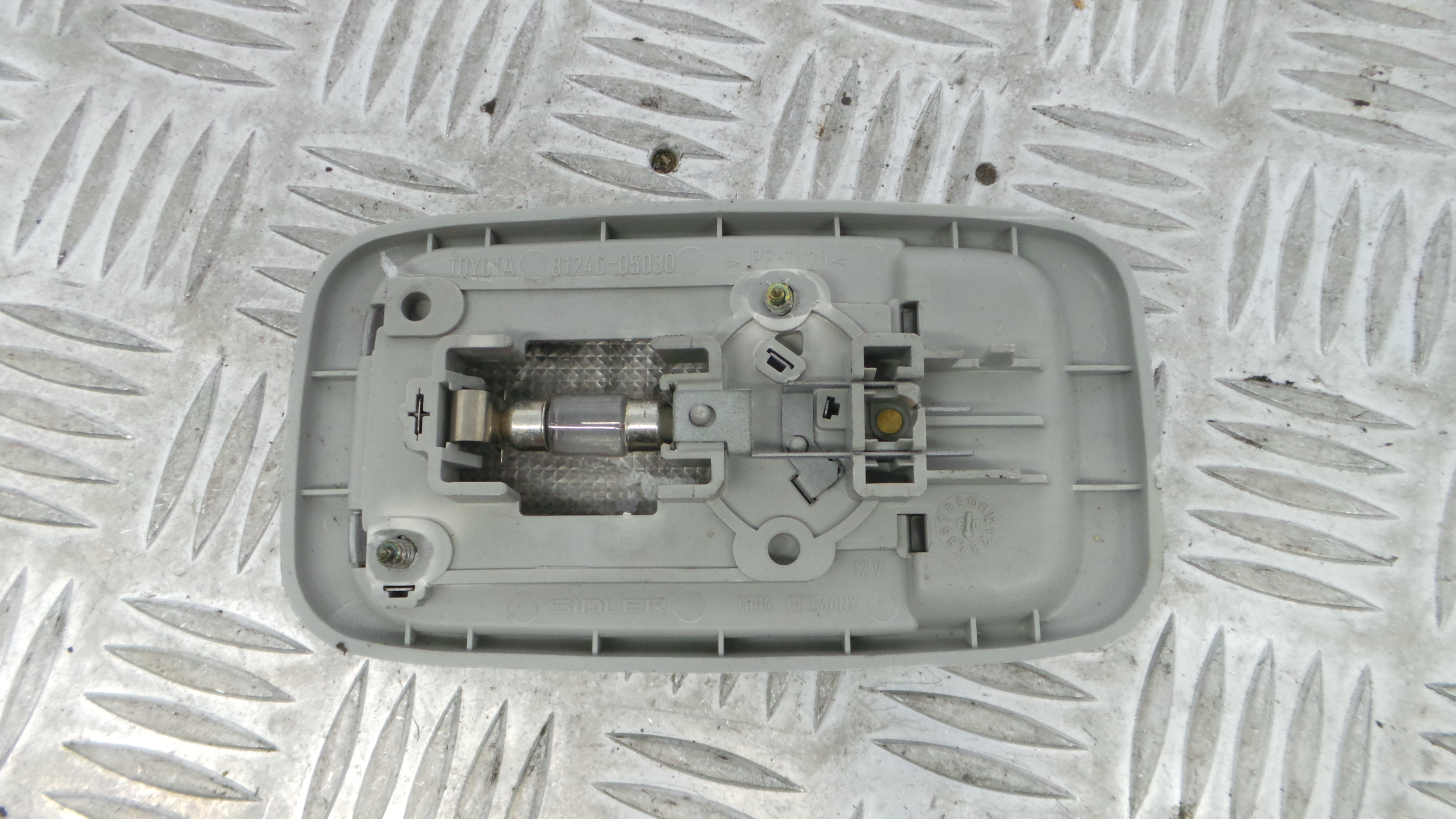 Plafonier Teto 81240-05030 - TOYOTA YARIS (_P9_), YARIS/VITZ (_P9_)-33197458