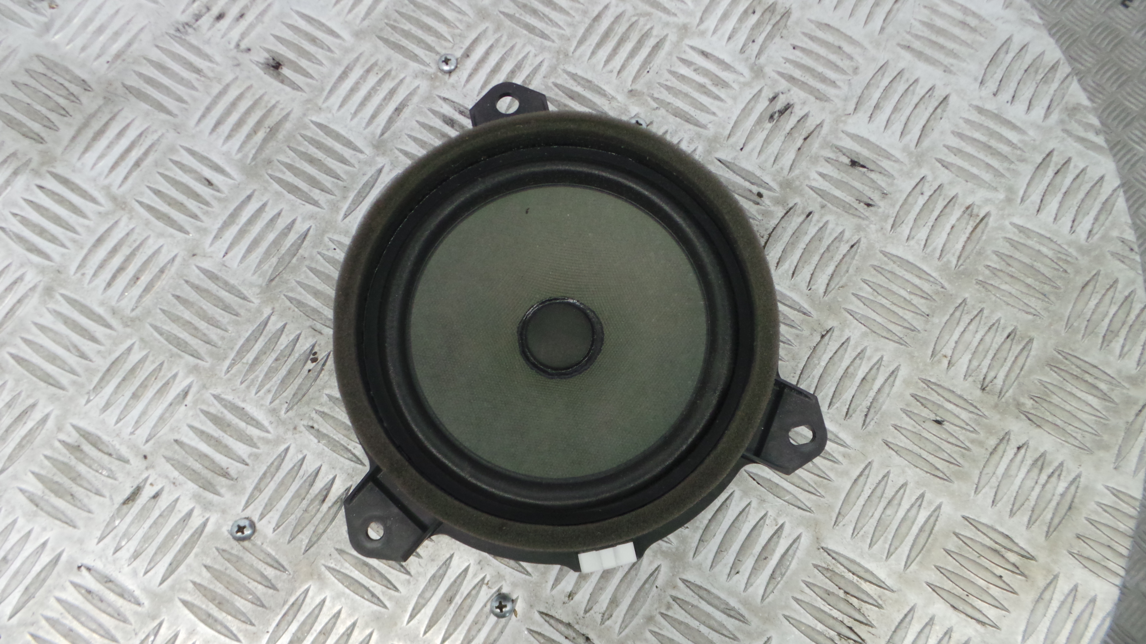 Colunas de Som - TOYOTA YARIS (_P13_), YARIS/VITZ (_P13_)-33197523 Colunas de Som - TOYOTA YARIS (_P13_), YARIS/VITZ (_P13_)-33197523