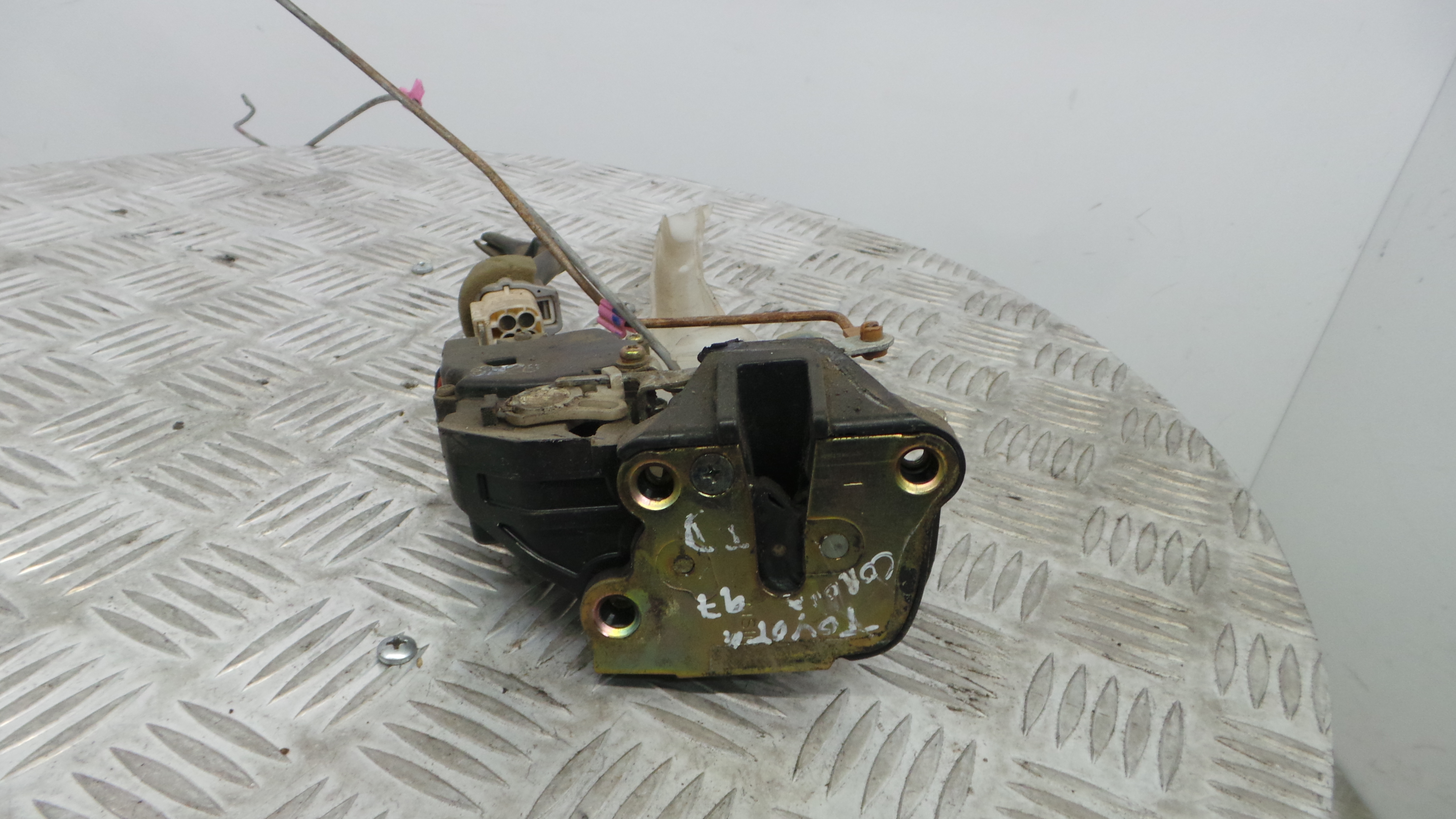 Fecho da Porta Trás Dto - TOYOTA COROLLA (_E11_)-33197566 Fecho da Porta Trás Dto - TOYOTA COROLLA (_E11_)-33197566