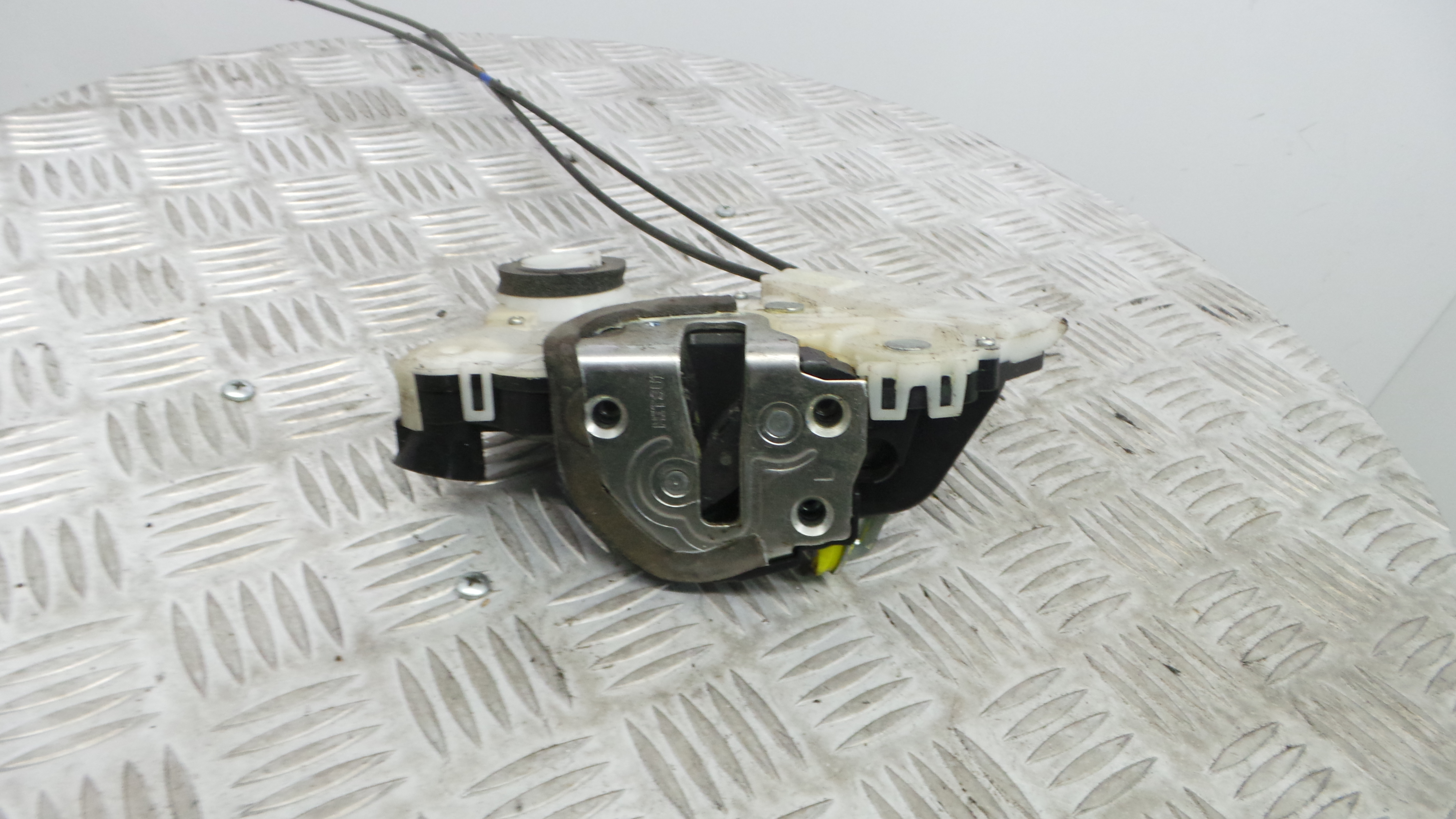 Fecho da Porta Esq 690400D140 - TOYOTA YARIS (_P13_), YARIS/VITZ (_P13_)-33197572 Fecho da Porta Esq 690400D140 - TOYOTA YARIS (_P13_), YARIS/VITZ (_P13_)-33197572