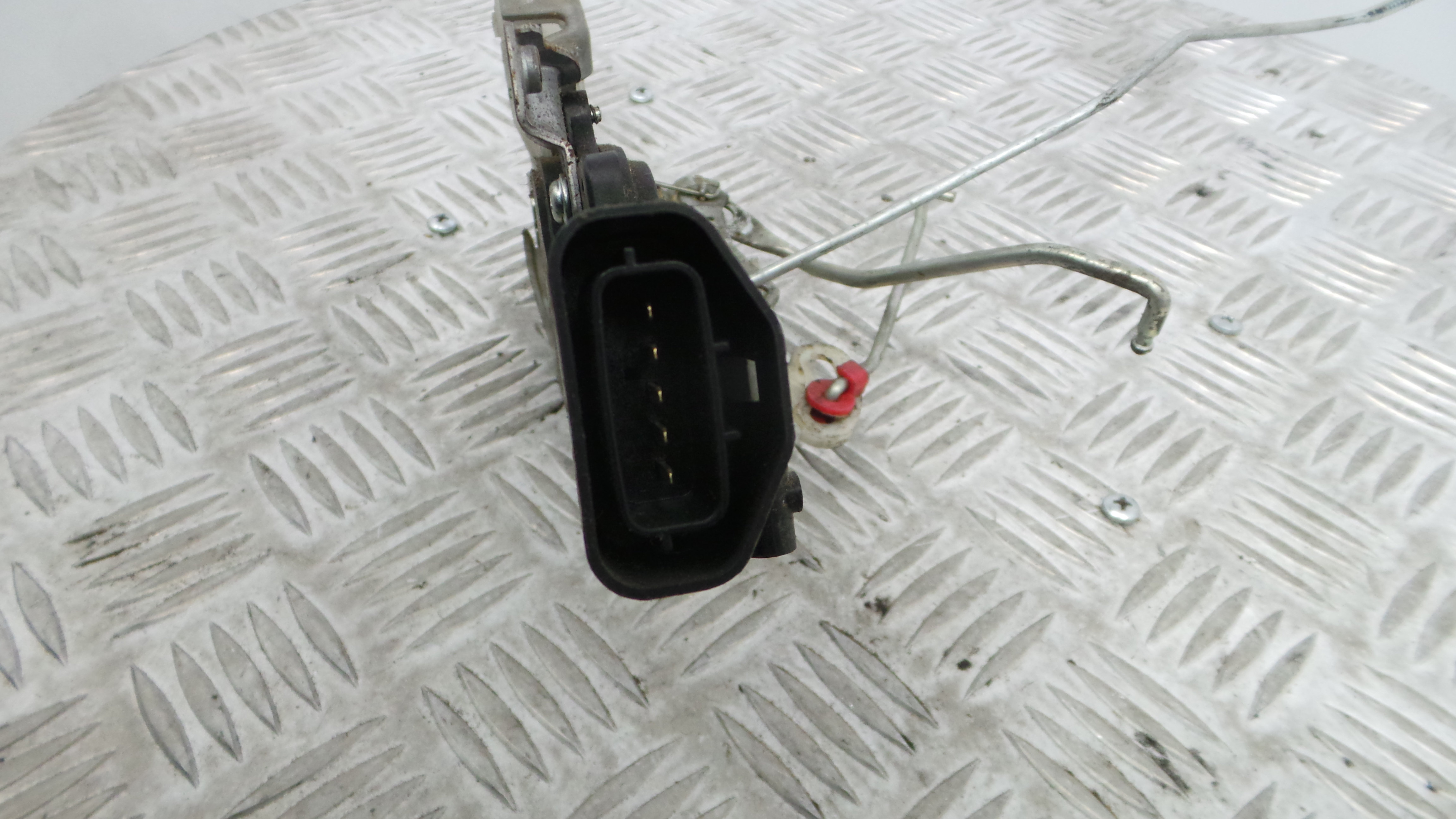 Fecho da Porta Frente Esq 690400H020 - TOYOTA AYGO (_B1_)-33197577