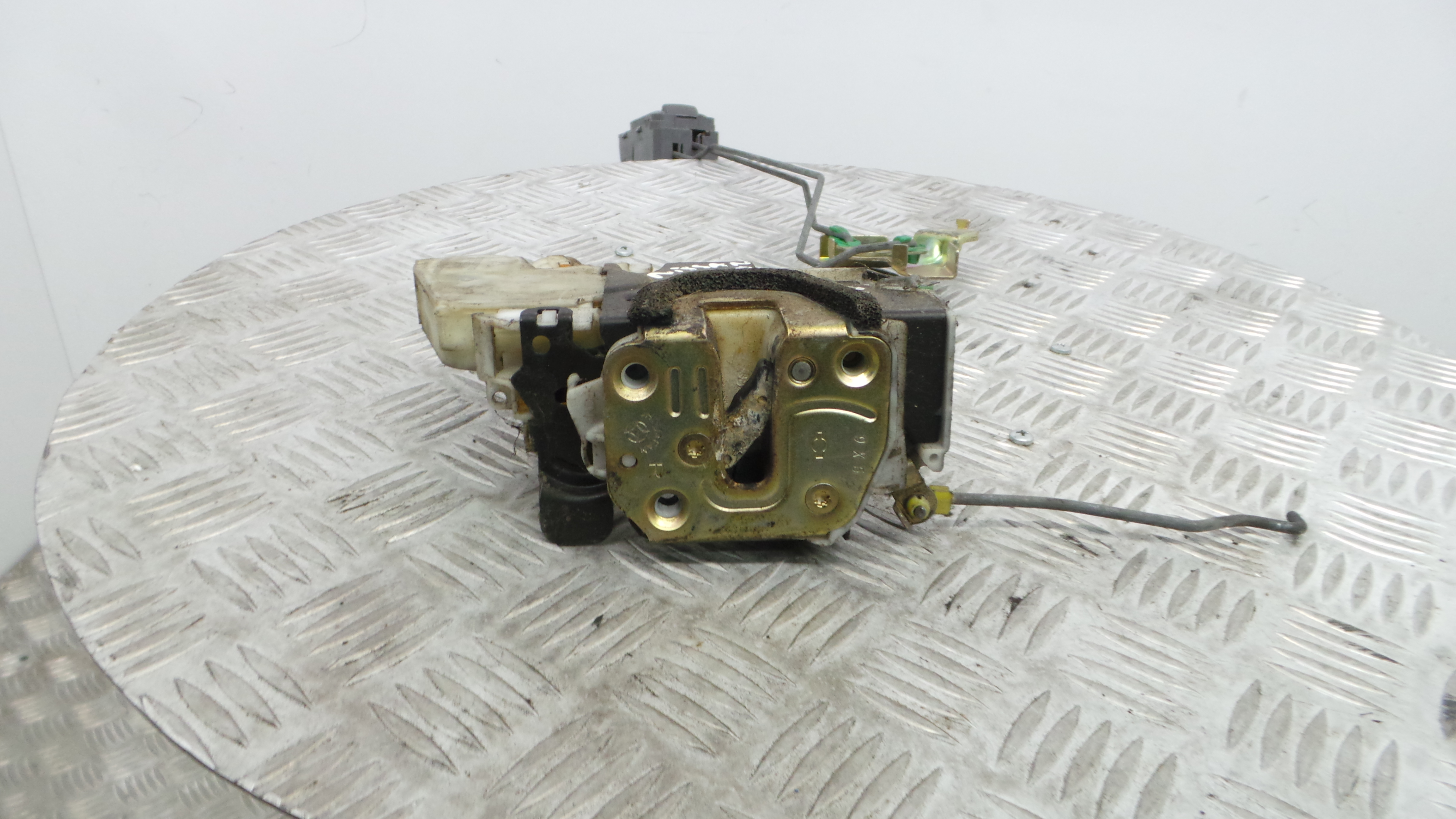 Fecho da Porta Frente Dto 805525P003 - NISSAN NAVARA NP300 (D40)-33197583