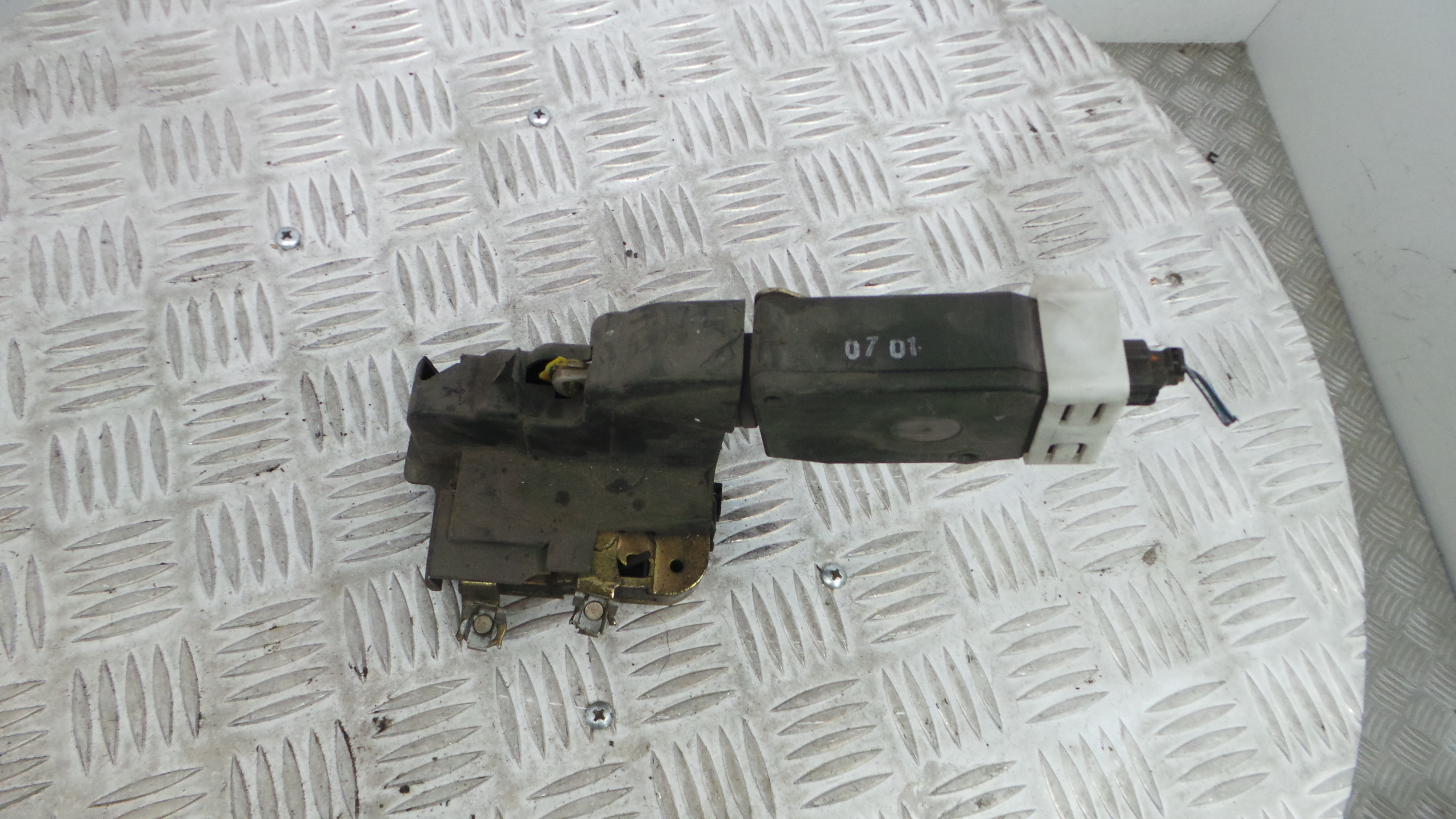 Fecho da Porta Frente Dto MR912016 - MITSUBISHI CARISMA (DA_)-33197601