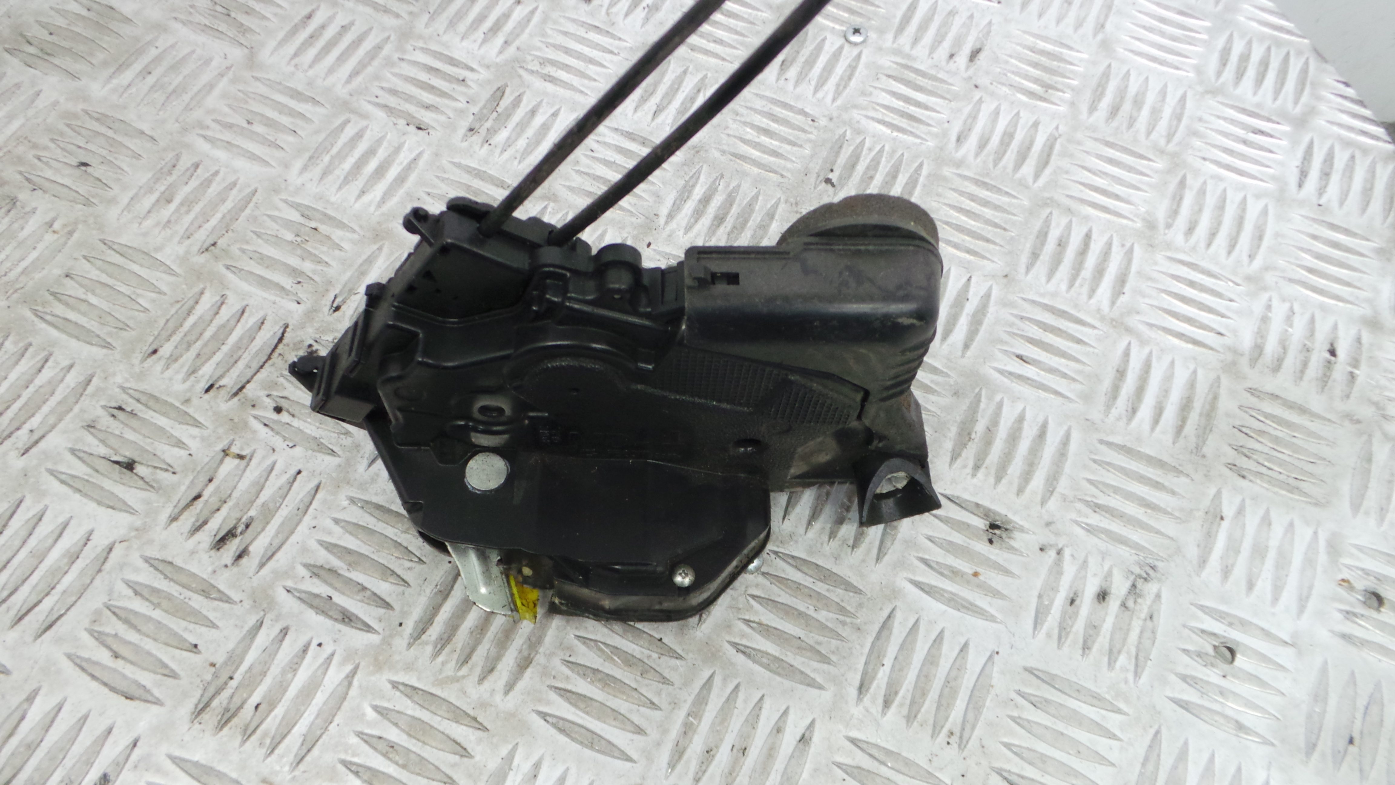 Fecho da Porta Frente Esq 690400D140 - TOYOTA YARIS (_P9_), YARIS/VITZ (_P9_)-33197621