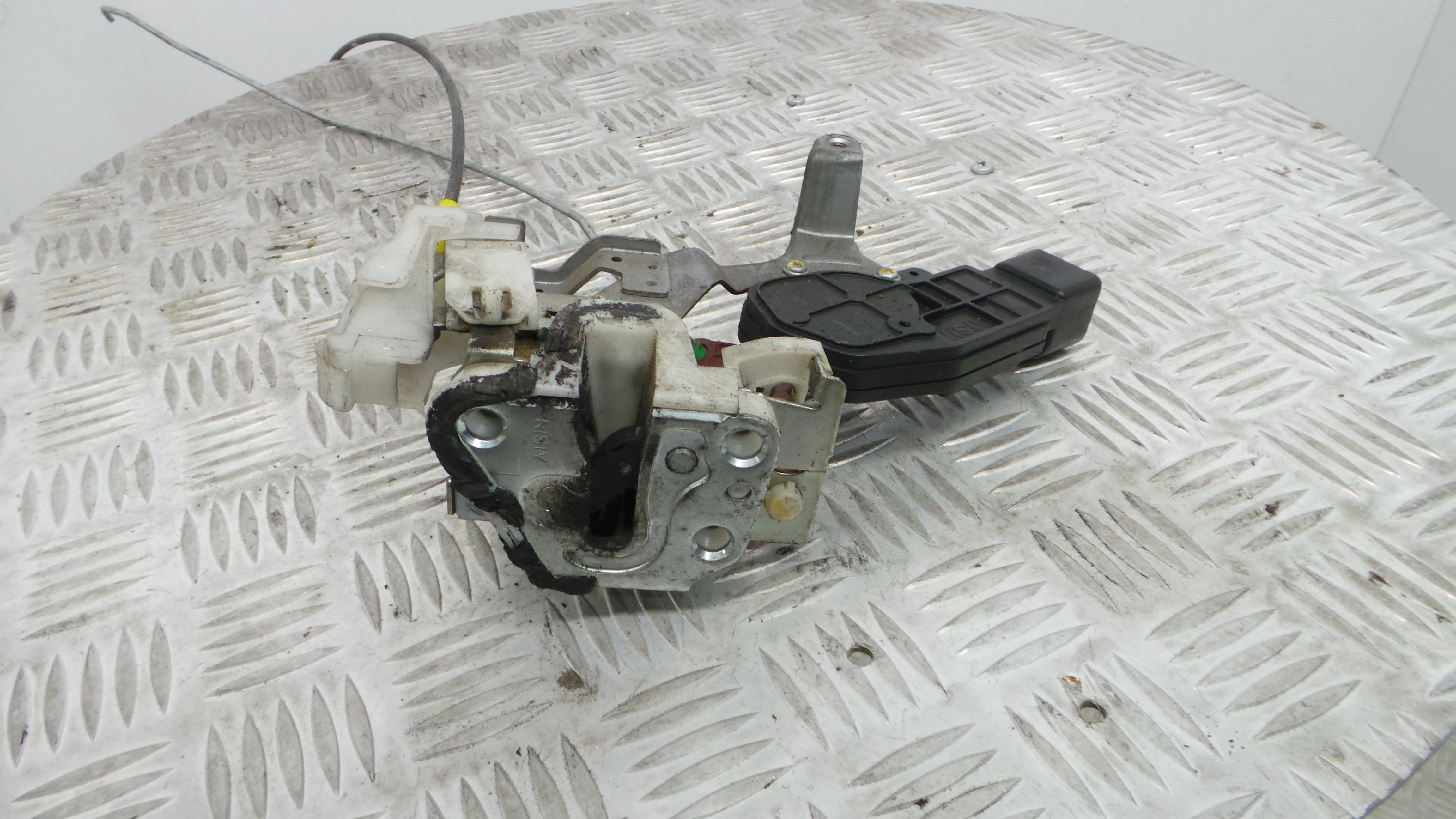 Fecho da Porta Trás Esq 690600H011 - TOYOTA AYGO (_B1_)-33197674 Fecho da Porta Trás Esq 690600H011 - TOYOTA AYGO (_B1_)-33197674