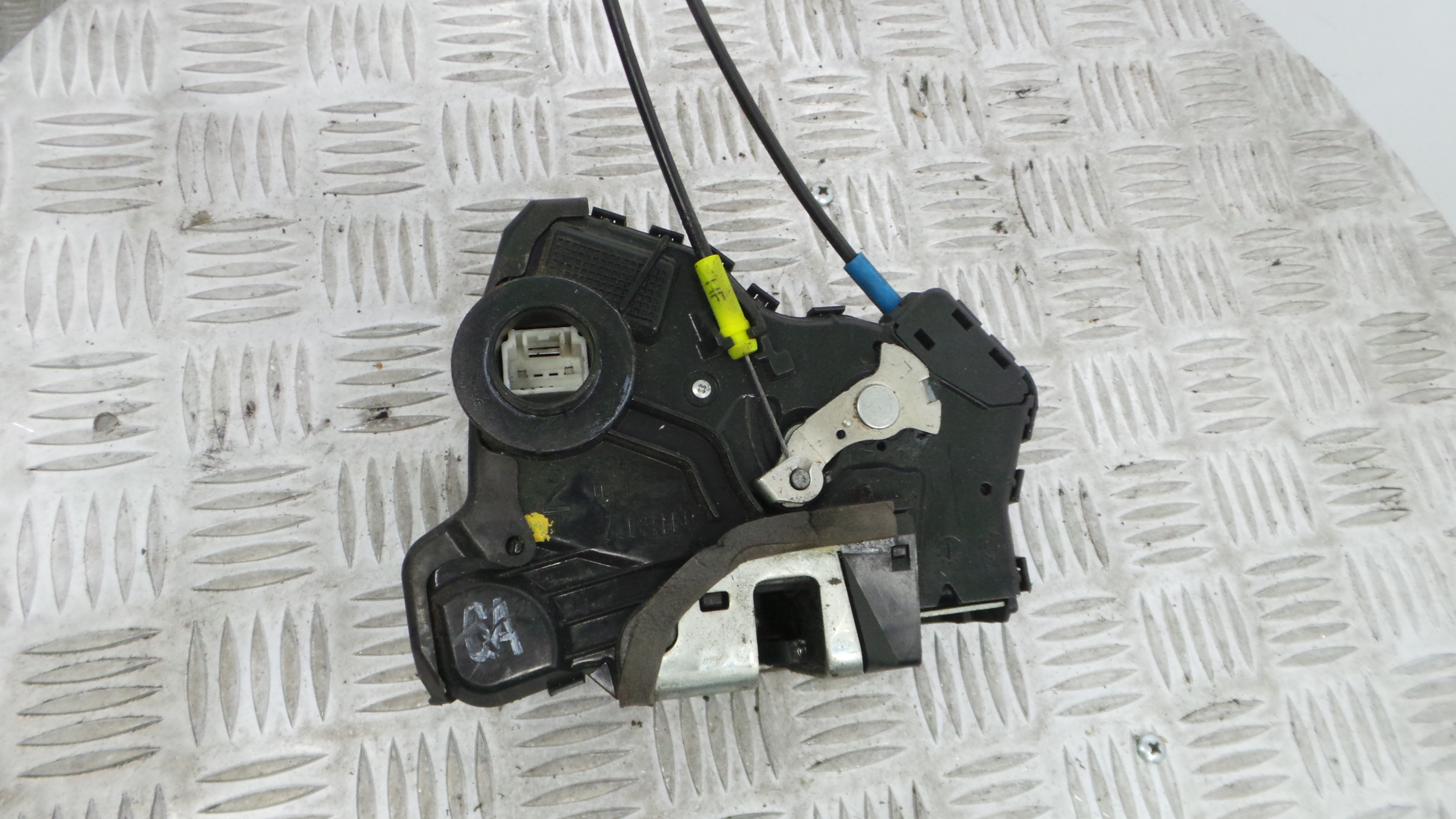 Fecho da Porta Frente Esq 6904002210 - TOYOTA AURIS (_E15_), COROLLA (_E15_)-33197680