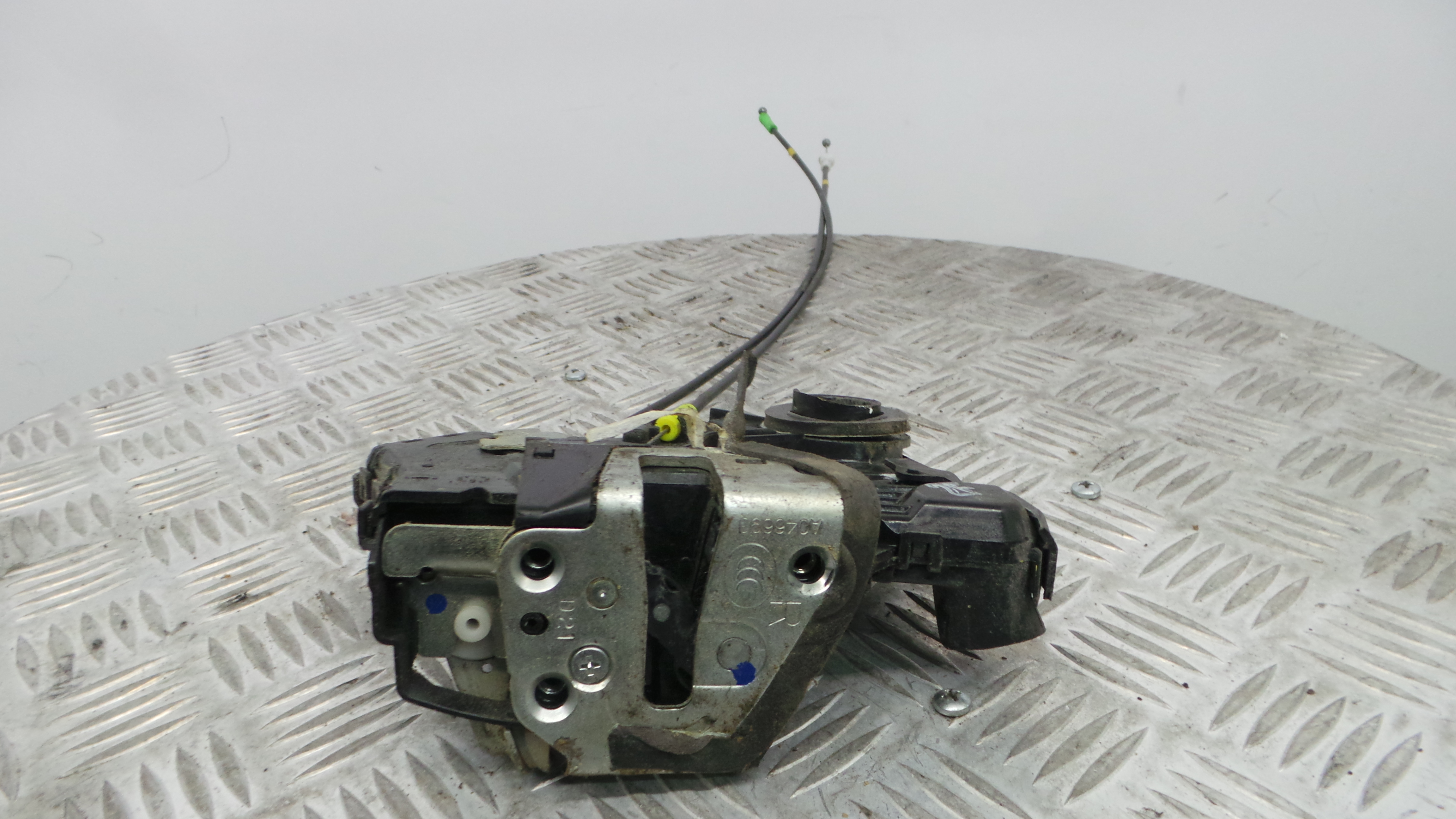 Fecho da Porta Frente Dto 6903002220 - TOYOTA AURIS (_E15_), COROLLA (_E15_)-33197683 Fecho da Porta Frente Dto 6903002220 - TOYOTA AURIS (_E15_), COROLLA (_E15_)-33197683